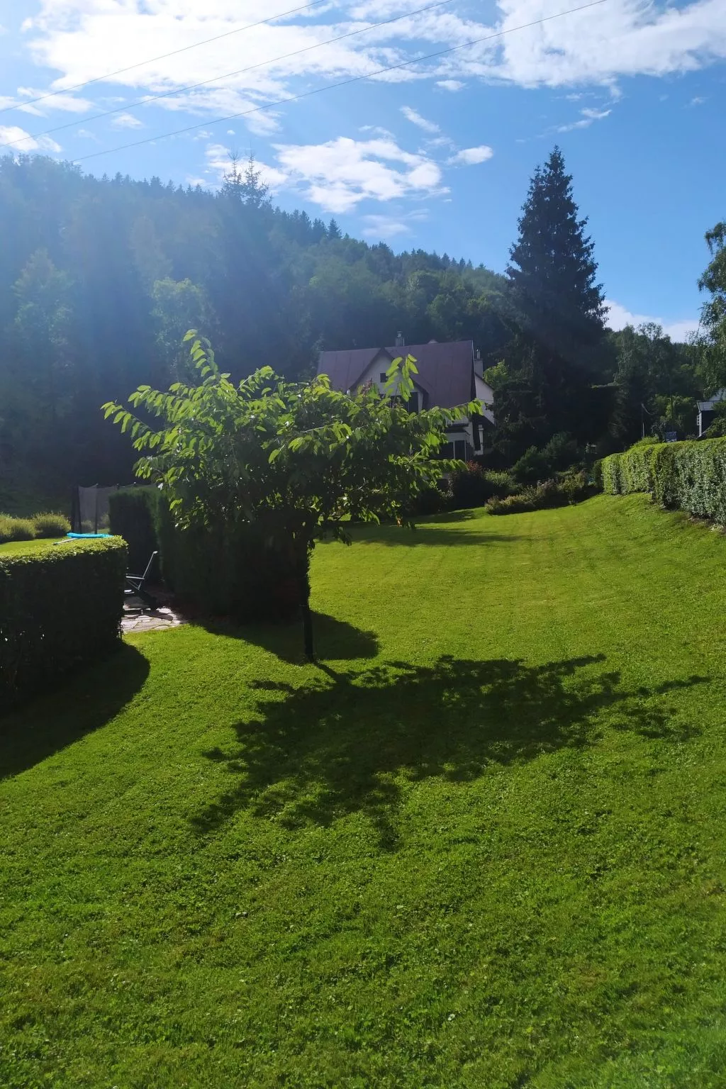 Mit solarbeheiztem Außenpool und Sauna-Binnen