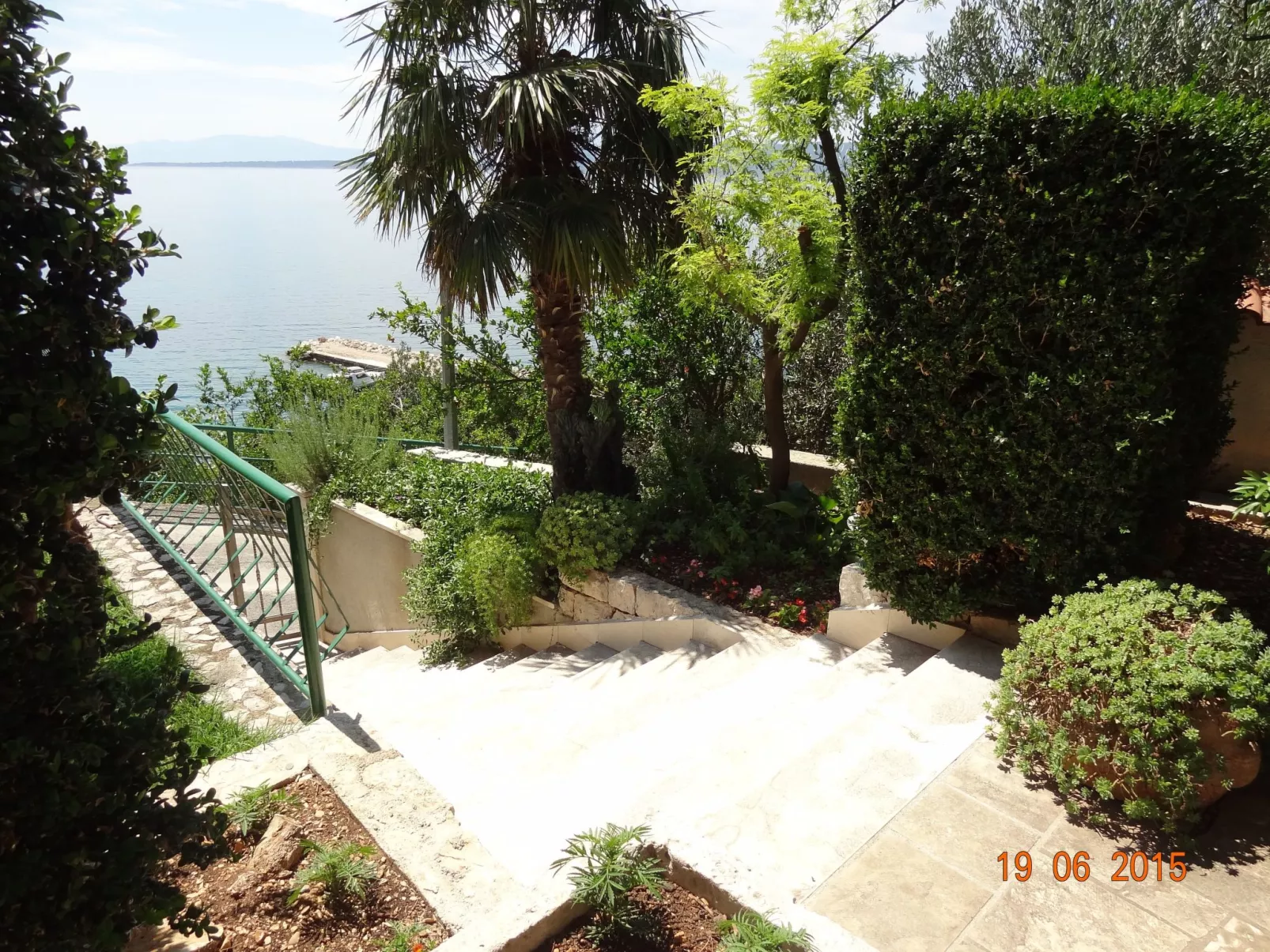 Ruhige Ferienwohnung mit Meerblick-Buiten