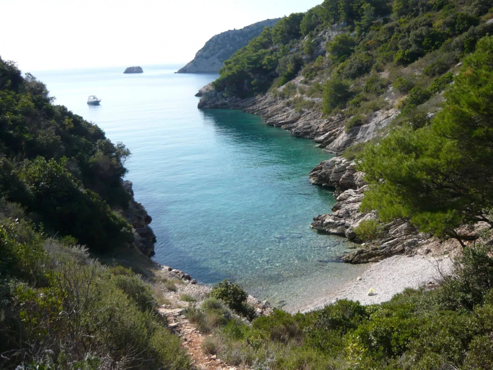Kleines Steinhaus in einem ruhigen Ort auf der Insel Solta-Buiten