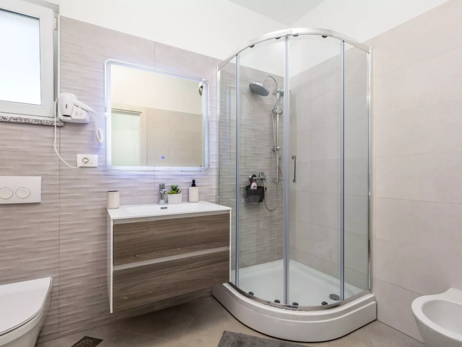 Schönes Haus für 8 Personen mit großem Schwimmbad-Binnen