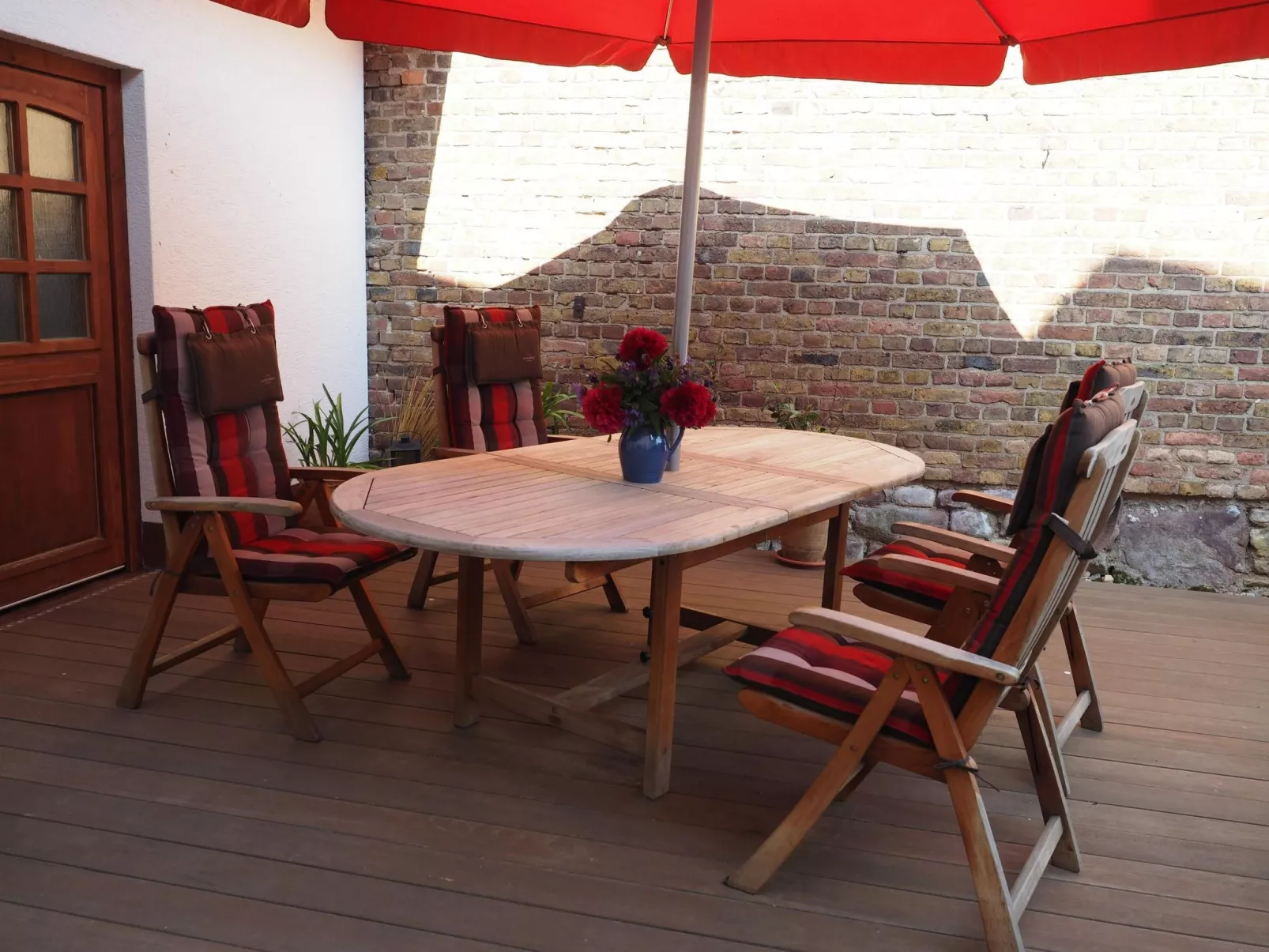 Hochwertige Ferienwohnung mit Terrasse und Garten-Buiten