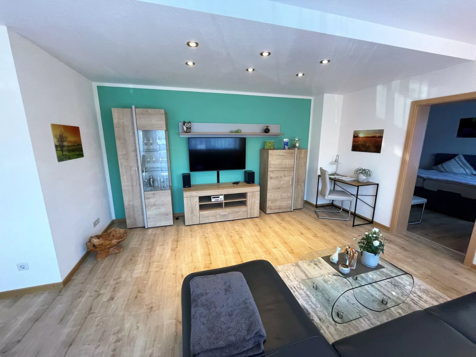 Mit Parkplatz und Terrasse-Binnen