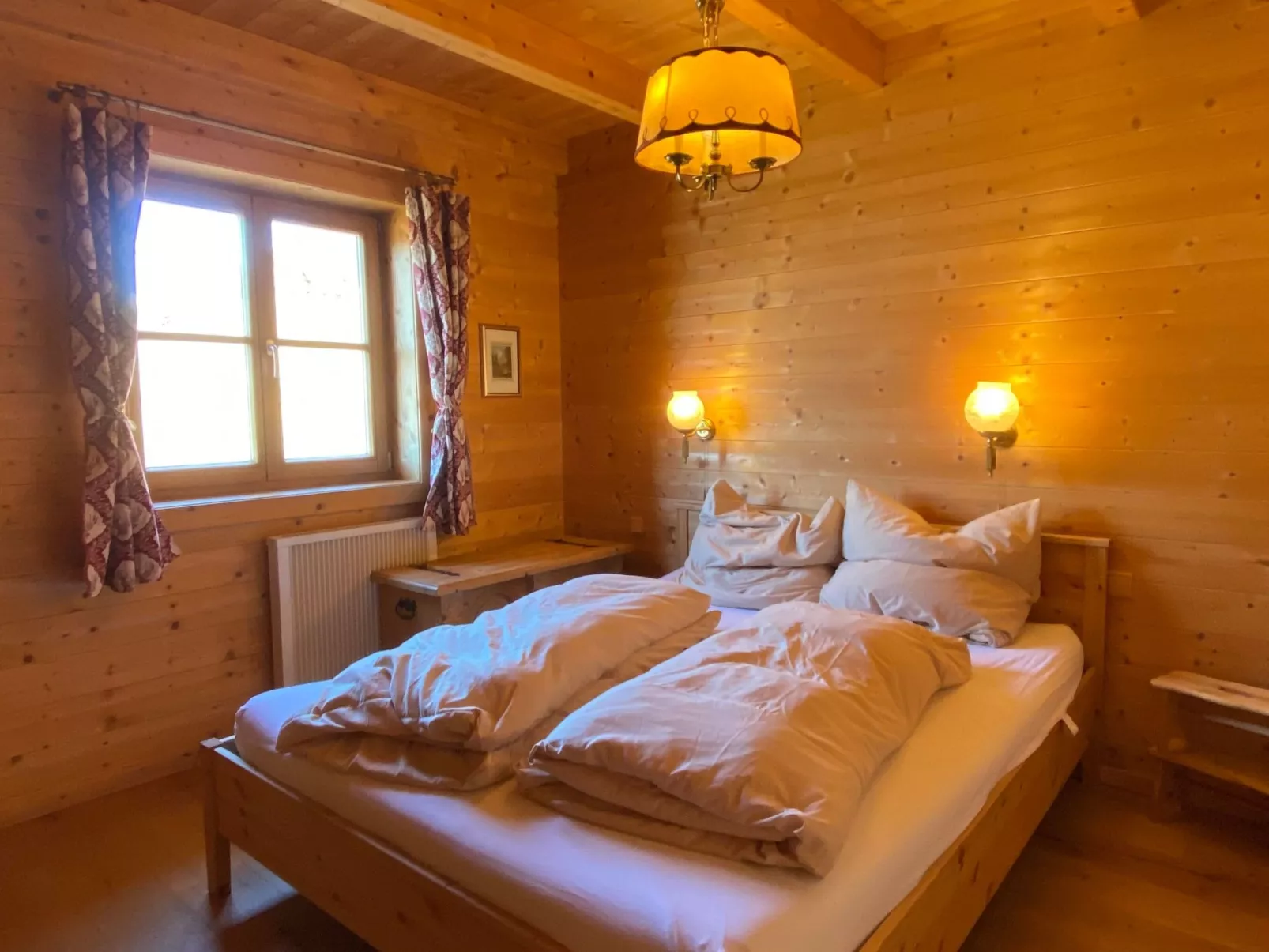 Berghütte mit Blick auf die Berge-Binnen