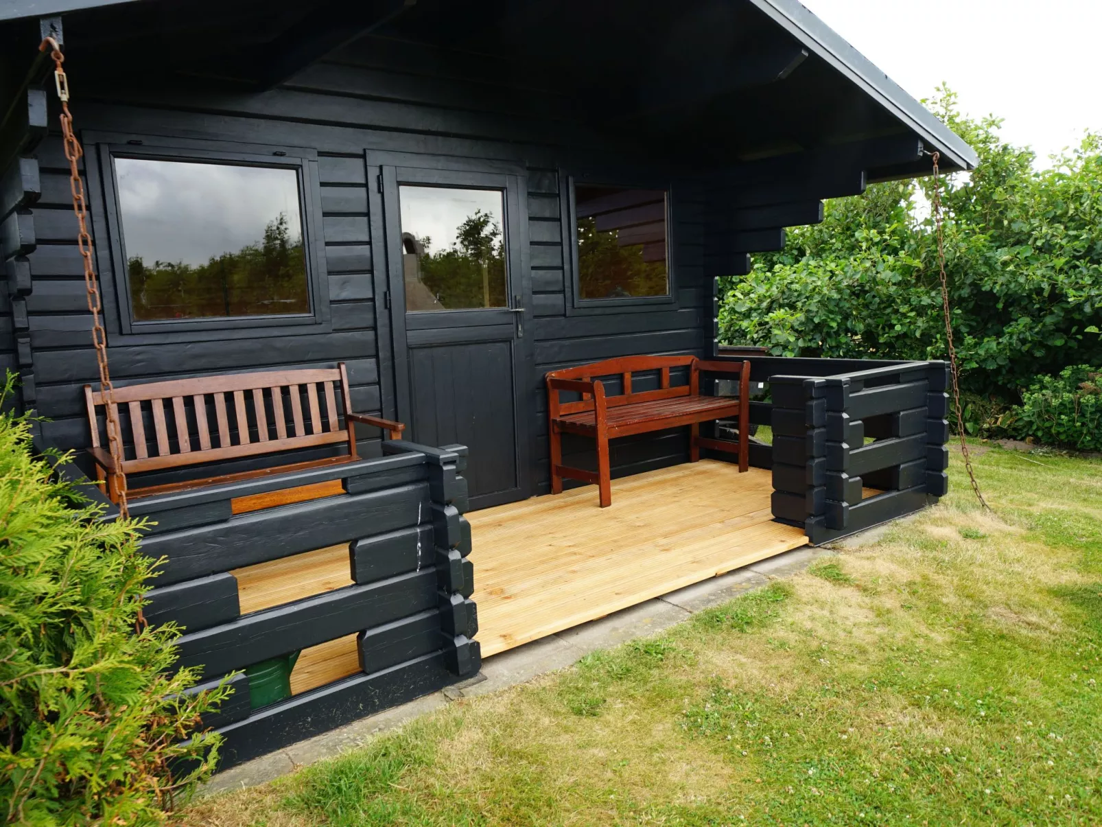 In Großmorsum mit Terrasse und Grill-Buiten