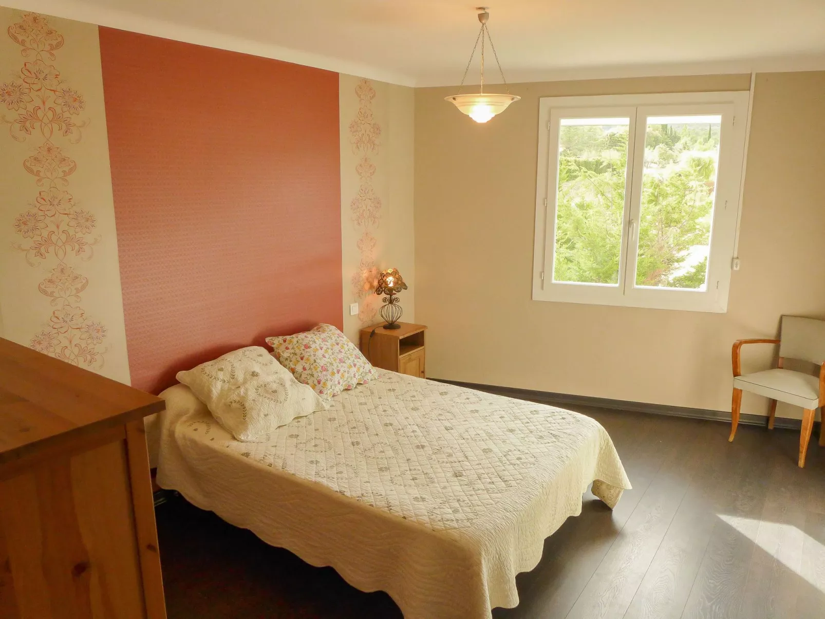 Schönes Ferienhaus mit Pool-Binnen