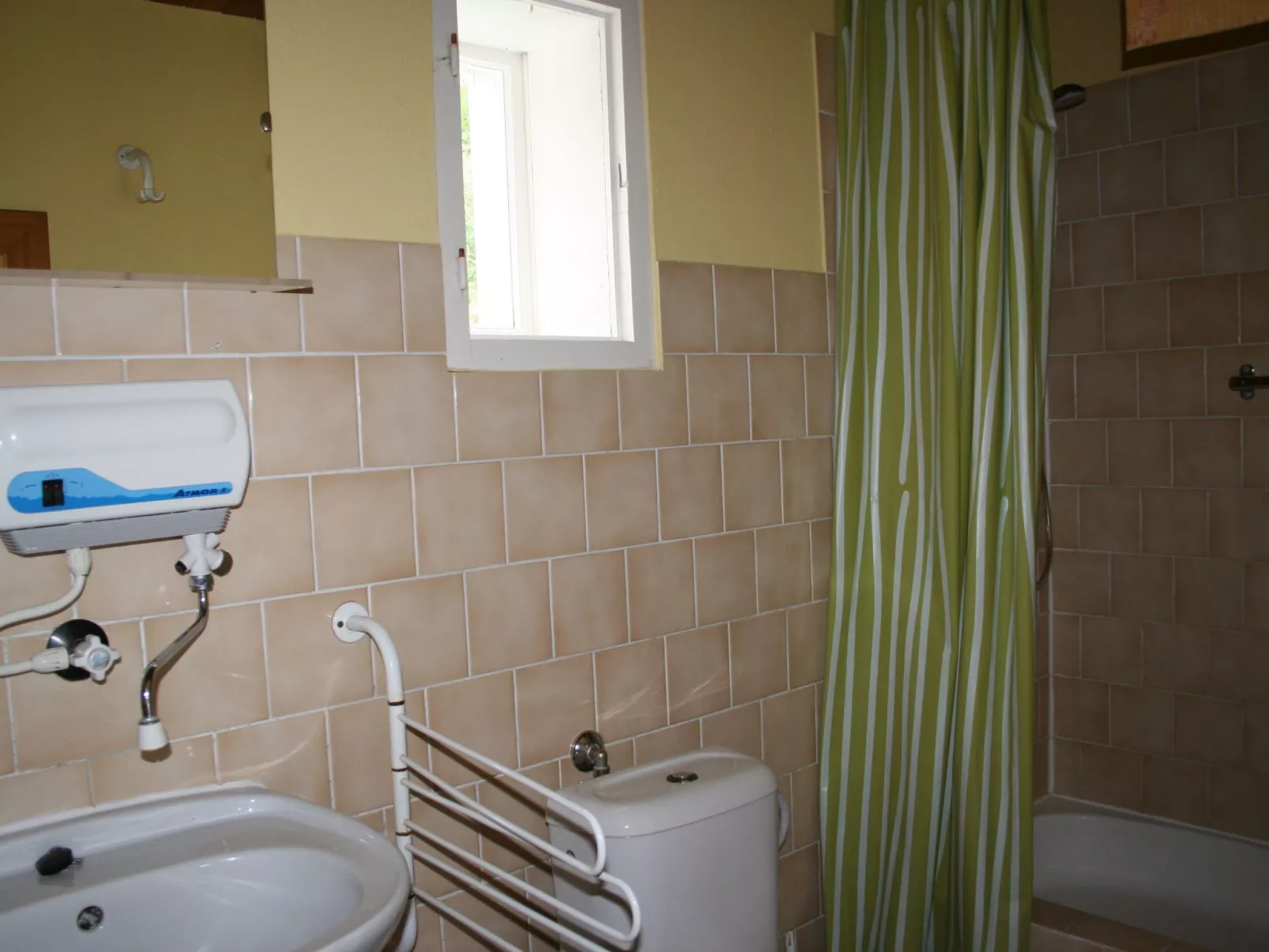 Charmantes, traditionelles Holzhaus-Binnen