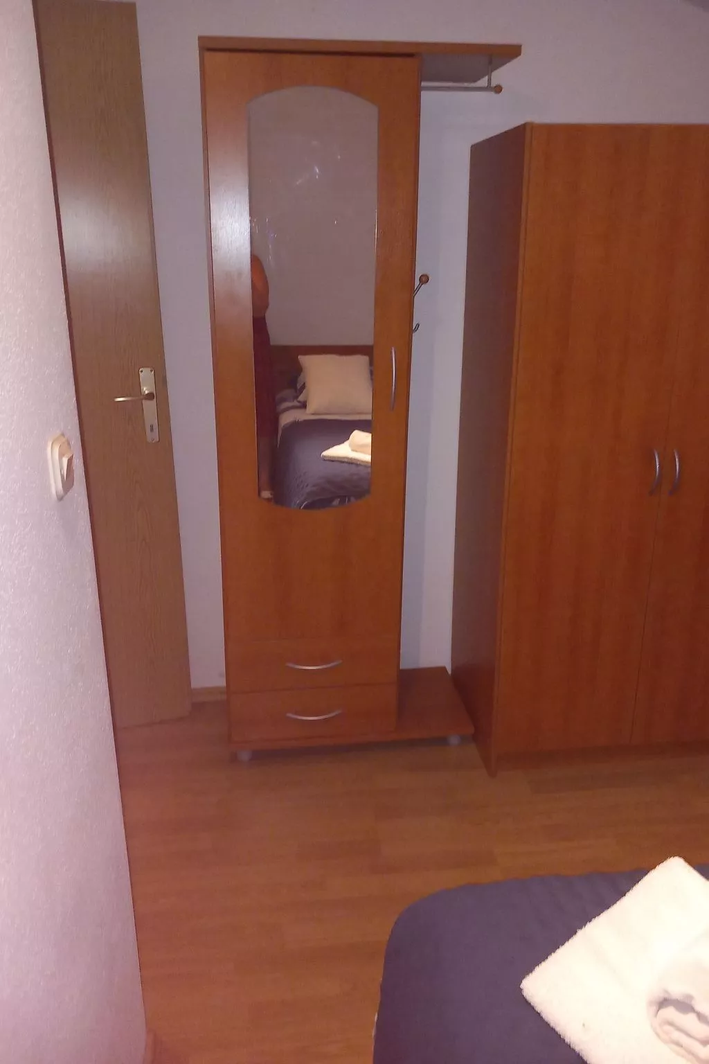 "Apartment Mate 4"-Binnen