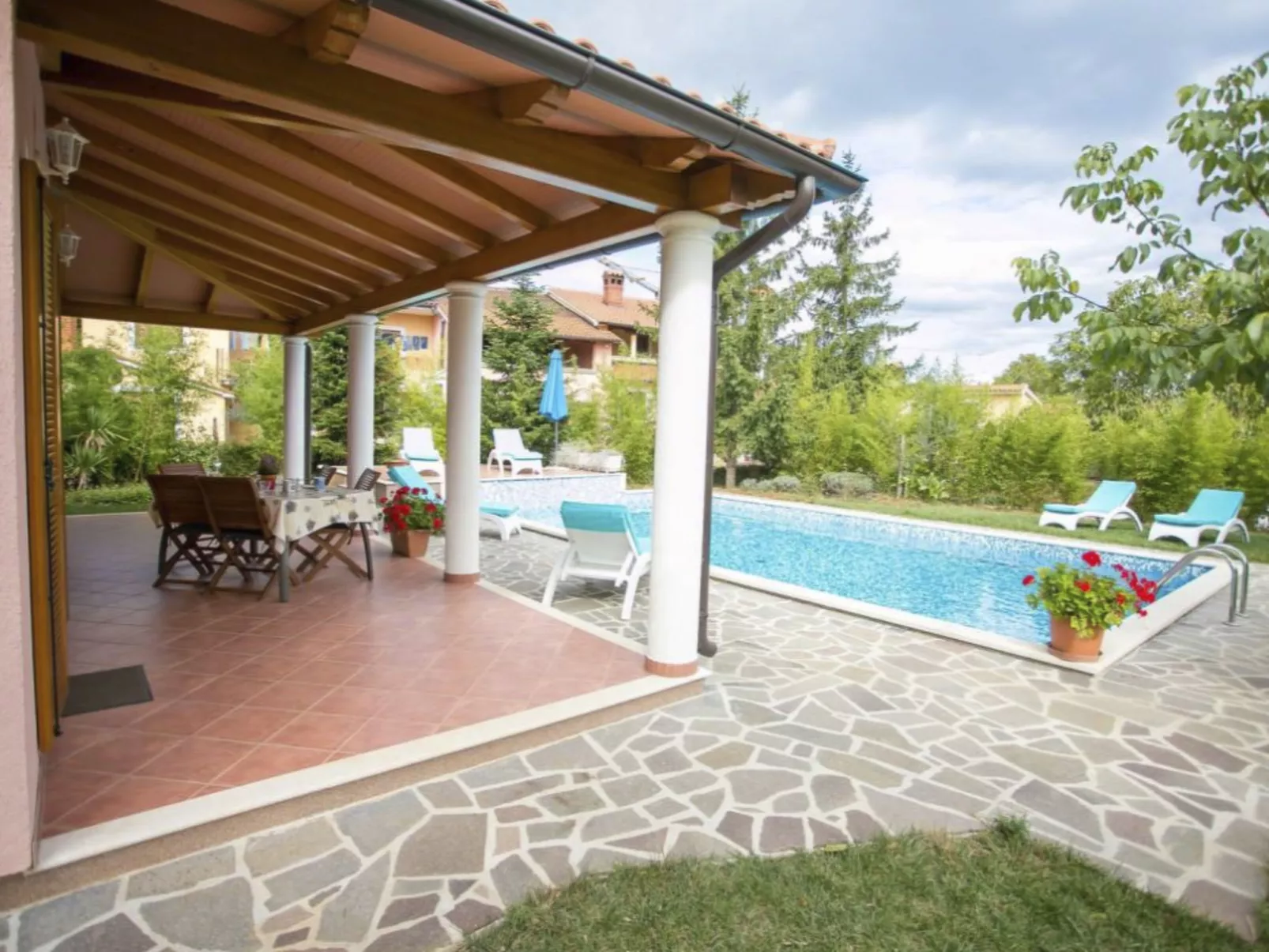 Valmonida mit Pool-Buiten