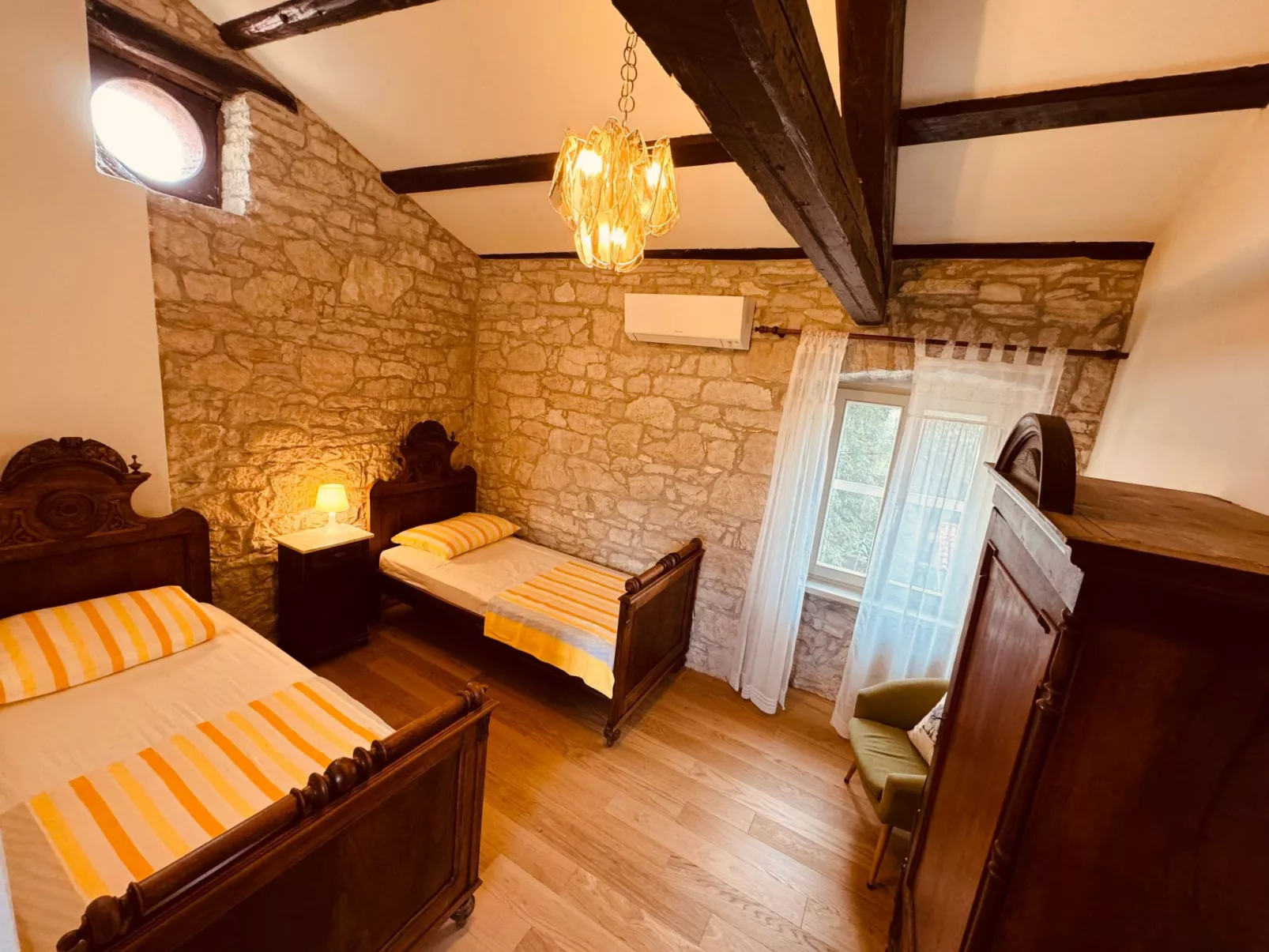 Ferienvilla mit Garten, Grill und Terrasse-Binnen