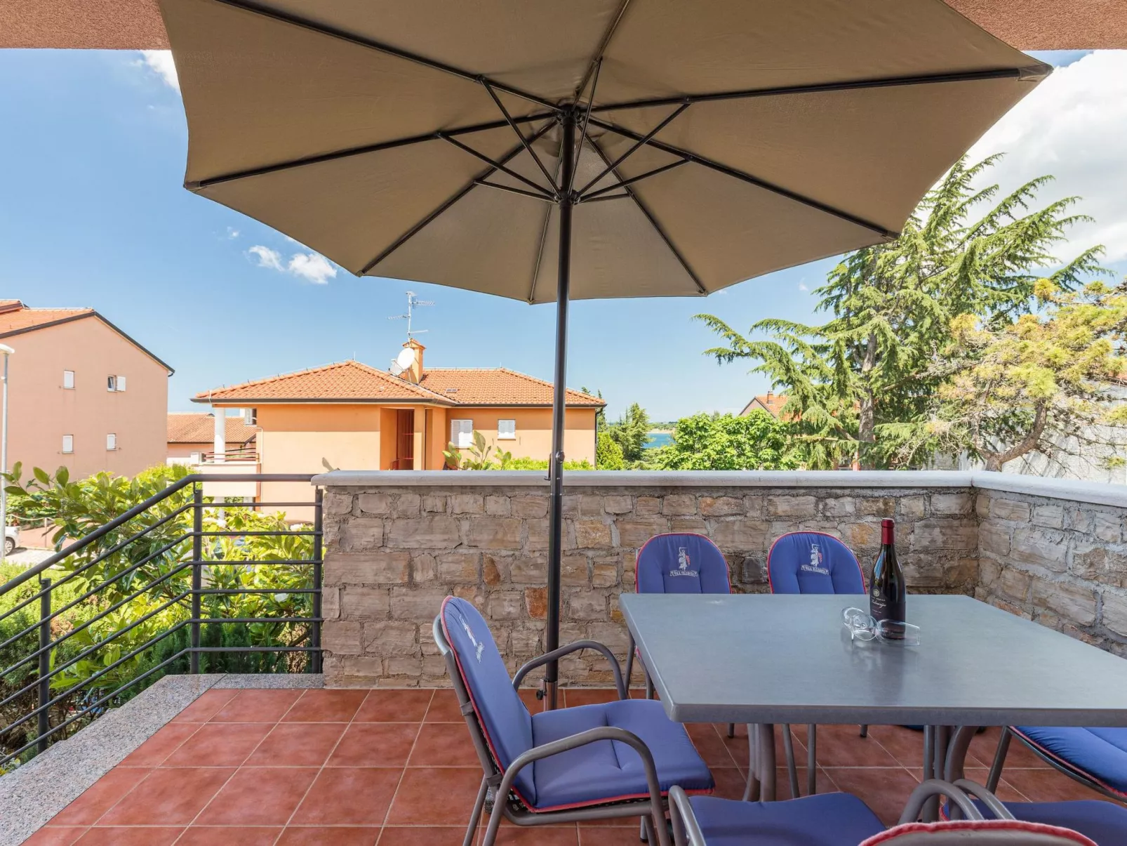 Pinta mit großem Garten-Buiten