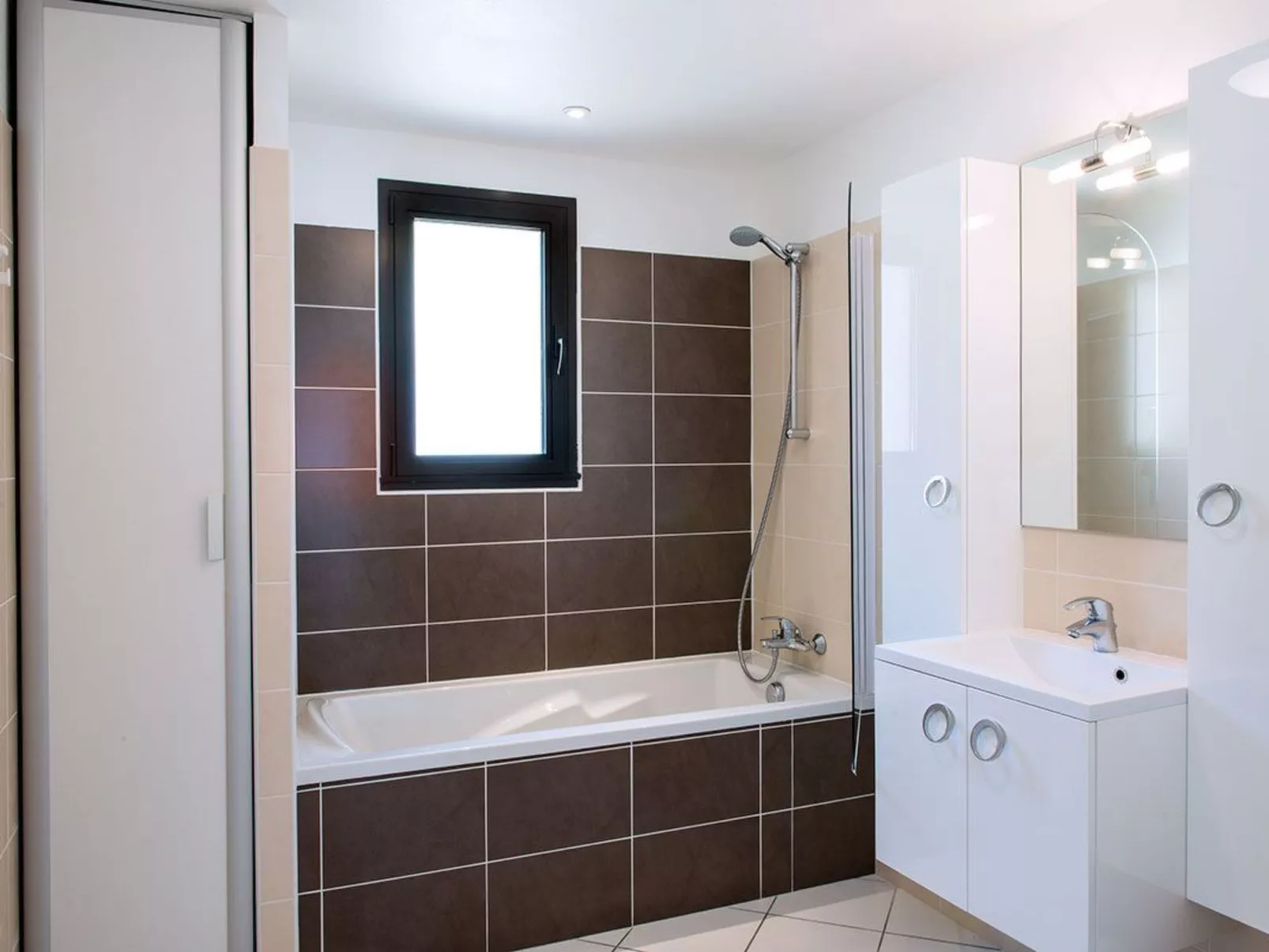 Wohnung mit Blick auf das Wasser-Binnen