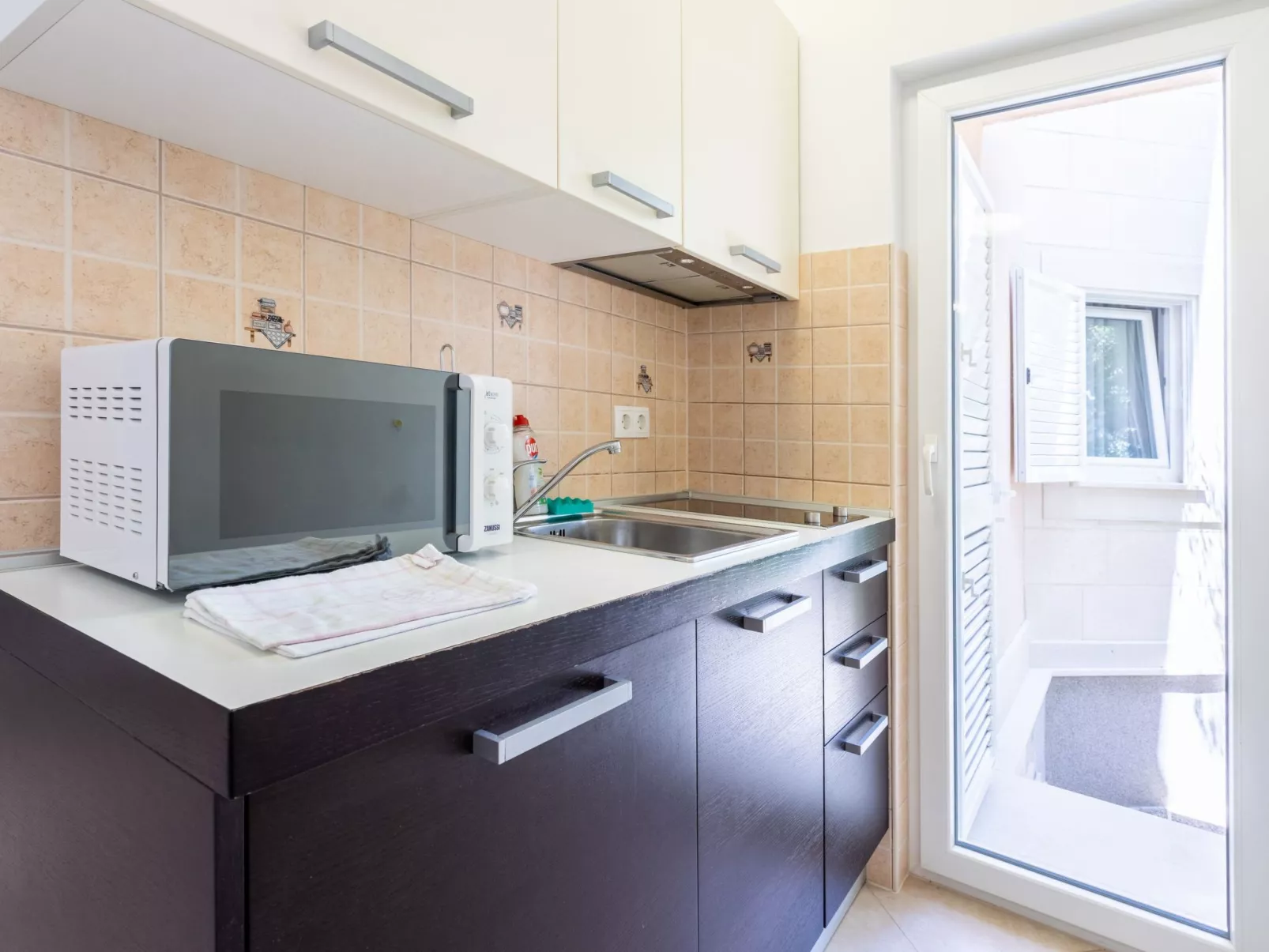 Geräumige Ferienwohnung mit privatem Sonnenbalkon-Binnen