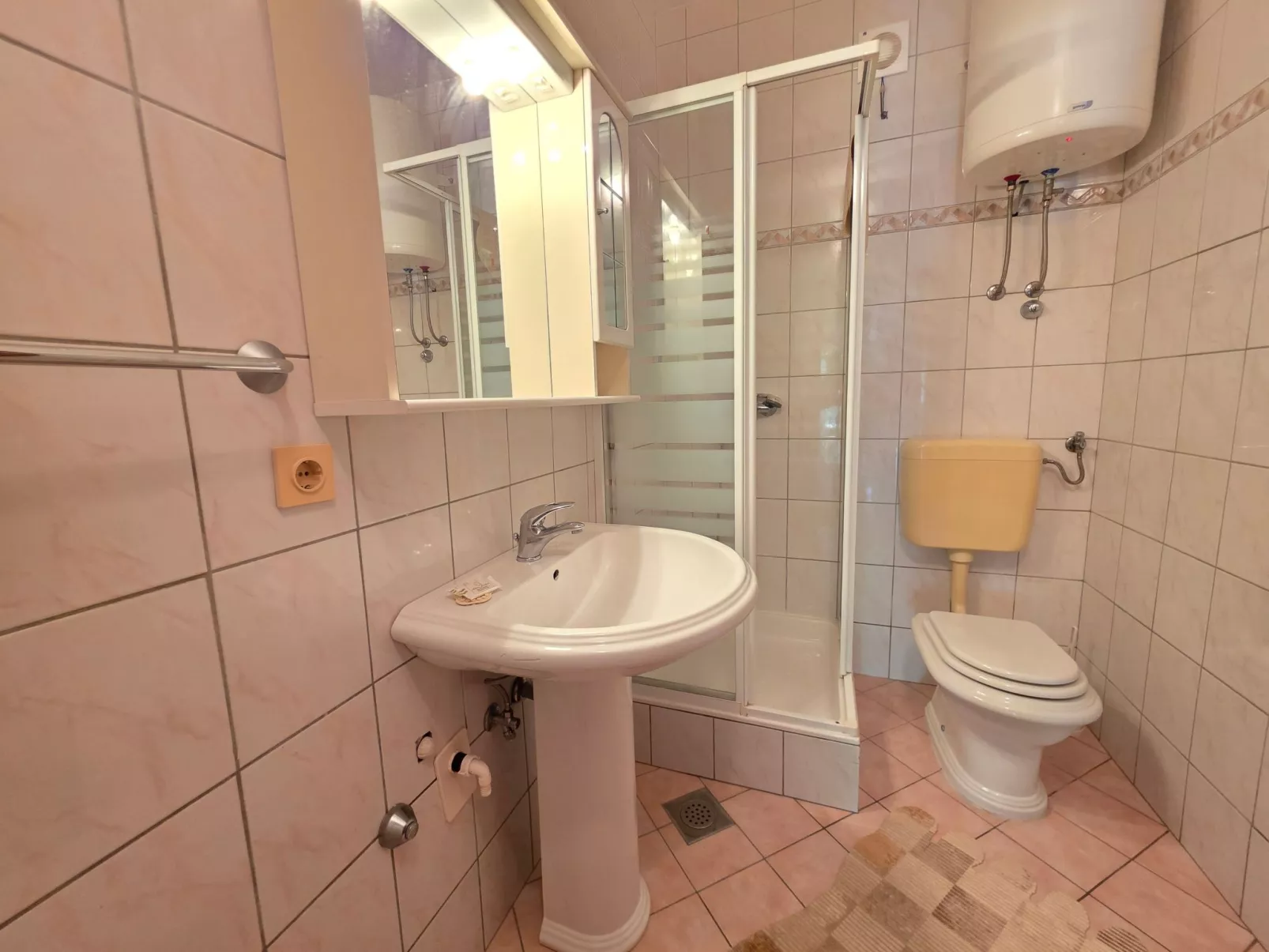 In Novi Vinodolski mit Grill, Garten und Terrasse-Binnen