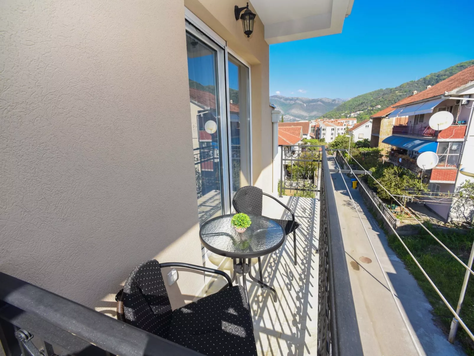 Wohnung mit Dachterrasse-Buiten