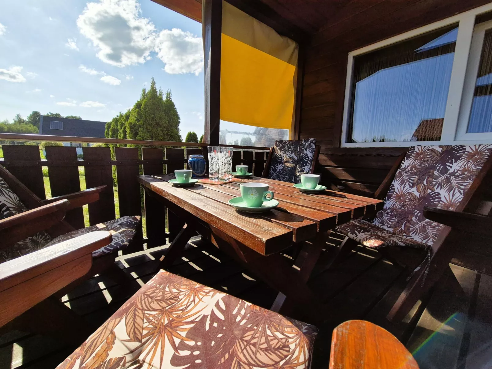 Mit Schwimmbad-Buiten