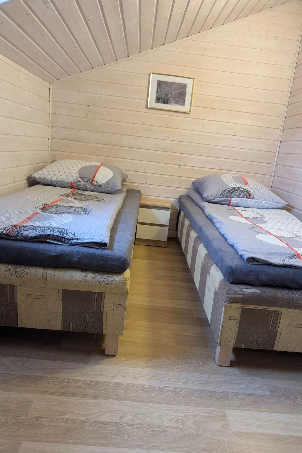 Trebor"-Häuser in einem eingezäunten Gebiet-Binnen