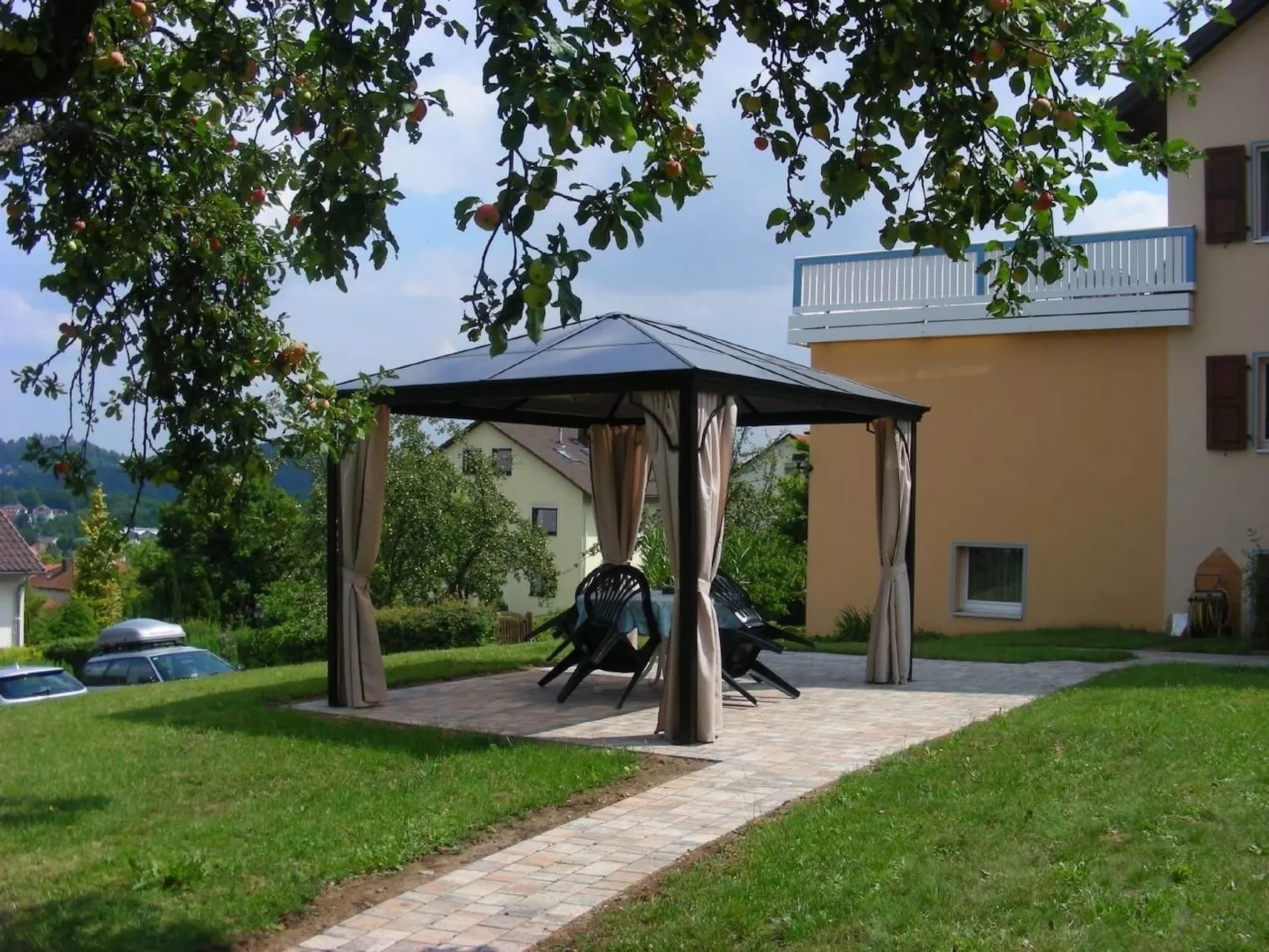 Kleines Ferienhaus mit Garten und Grill in Garitz-Image-tags.info