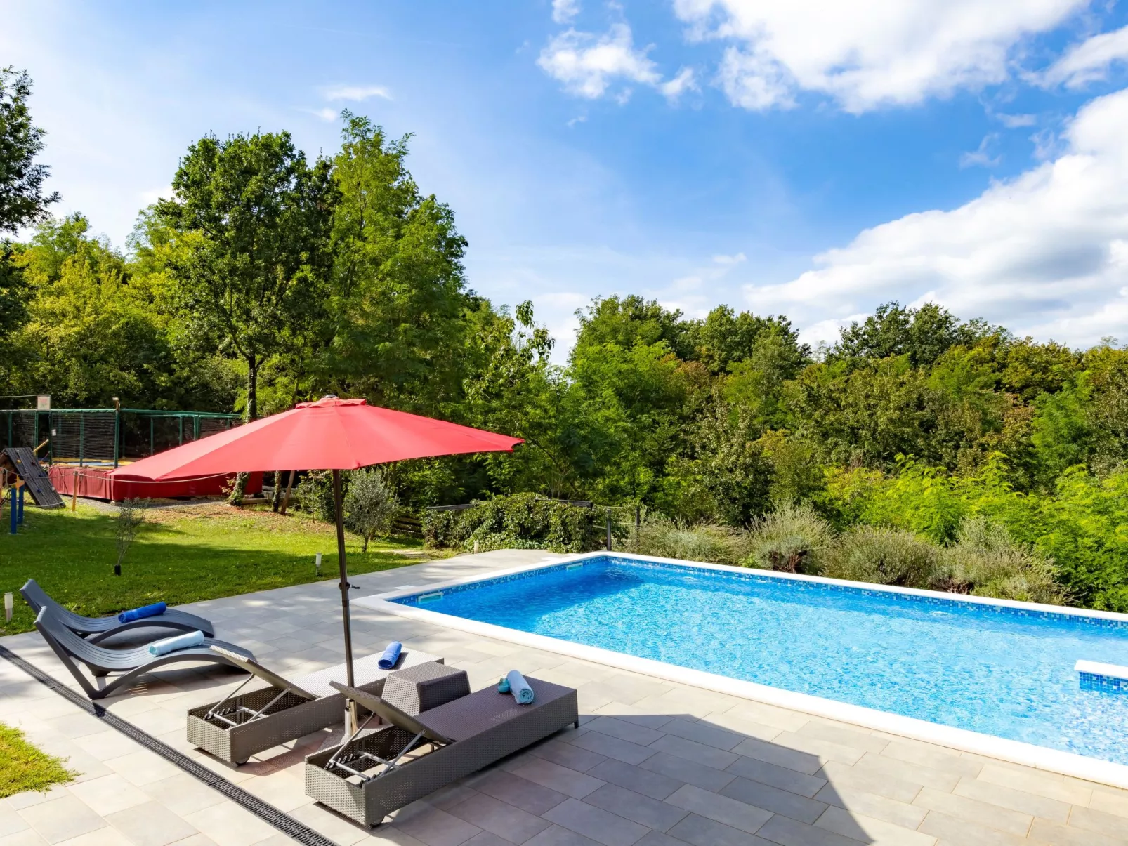 Red House Kraj Drage - Grüne Oase der Ruhe-Buiten