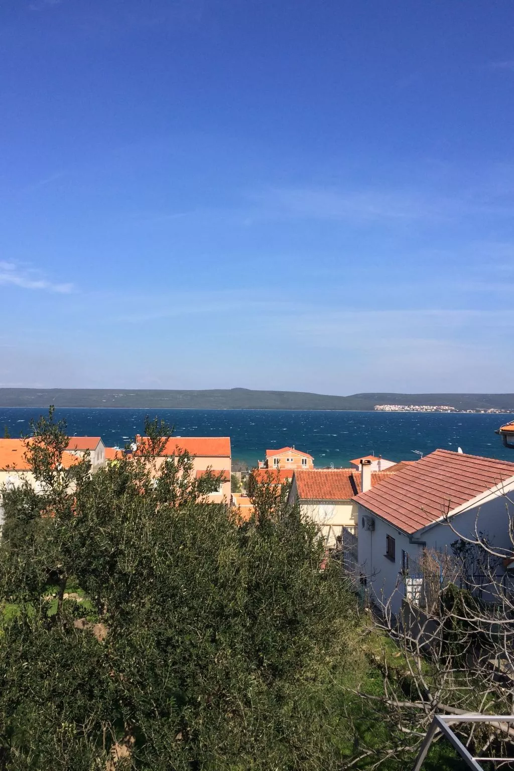 Für vier Personen mit Balkon im ersten Obergeschoss gelegen-Buiten