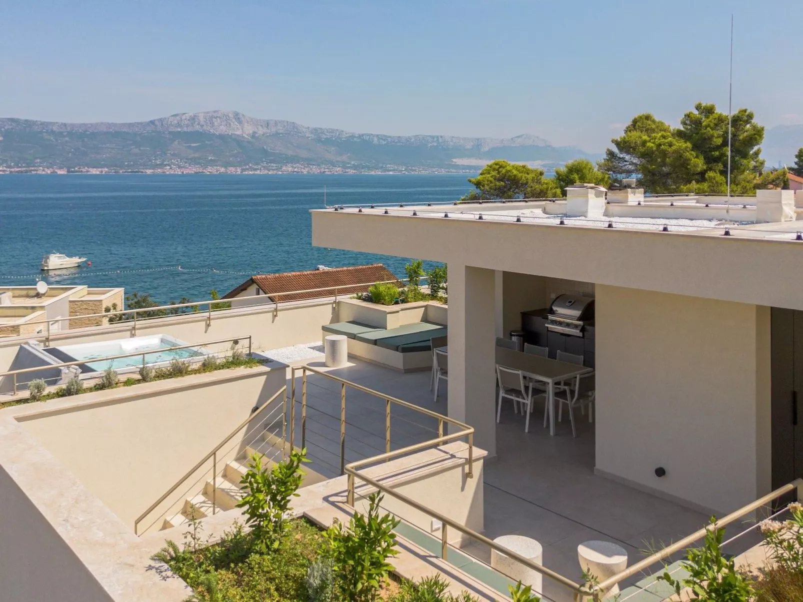 Luxuriöse Villa Aqua-Buiten