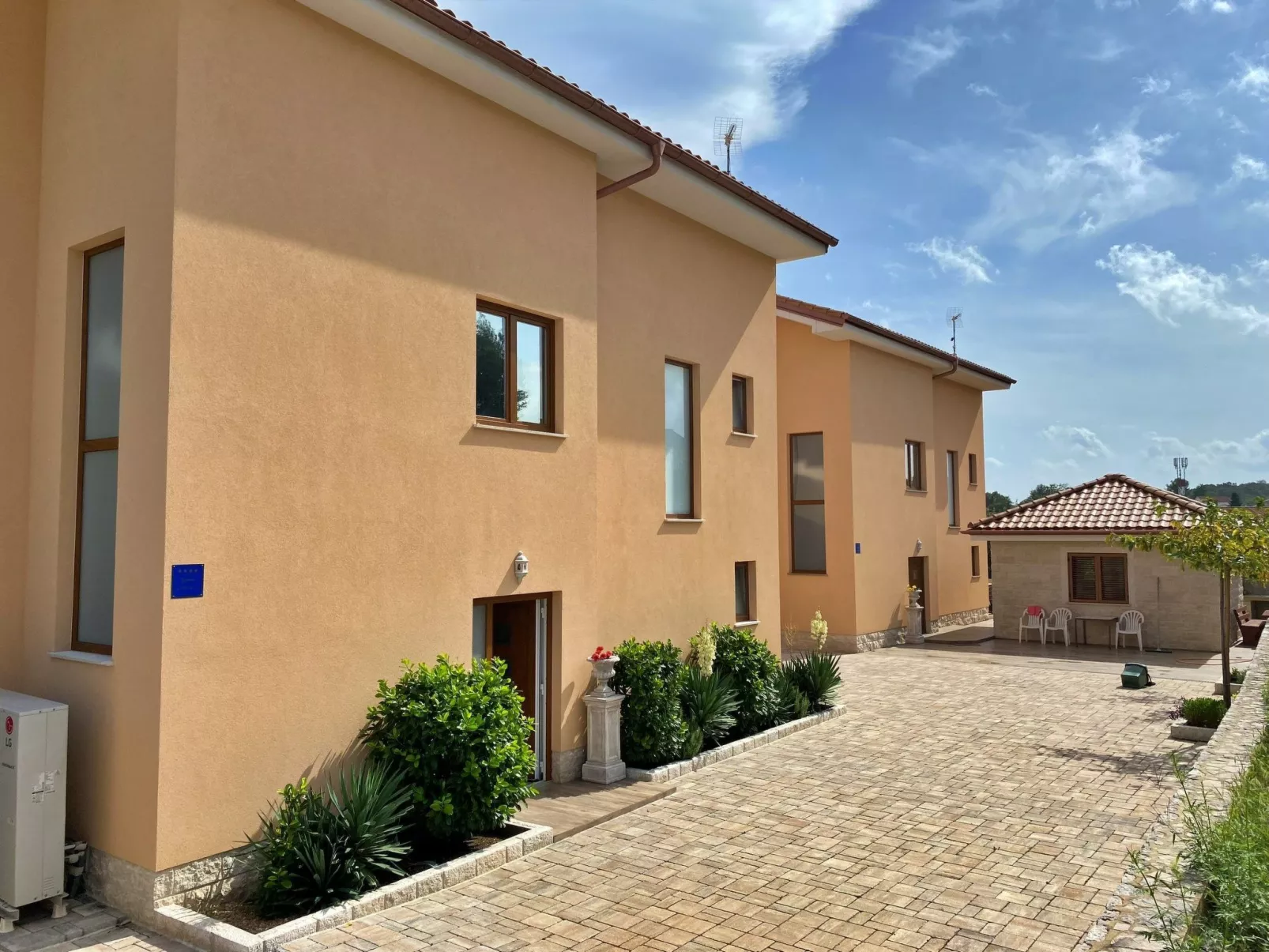 Apartment Rebeka-Buiten