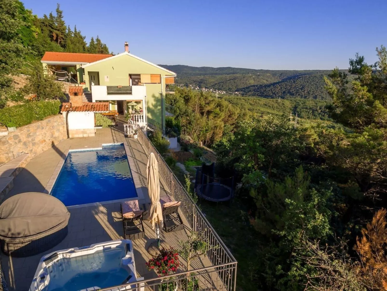 Privatwohnung mit Jacuzzi und Schwimmbad-Image-tags.info