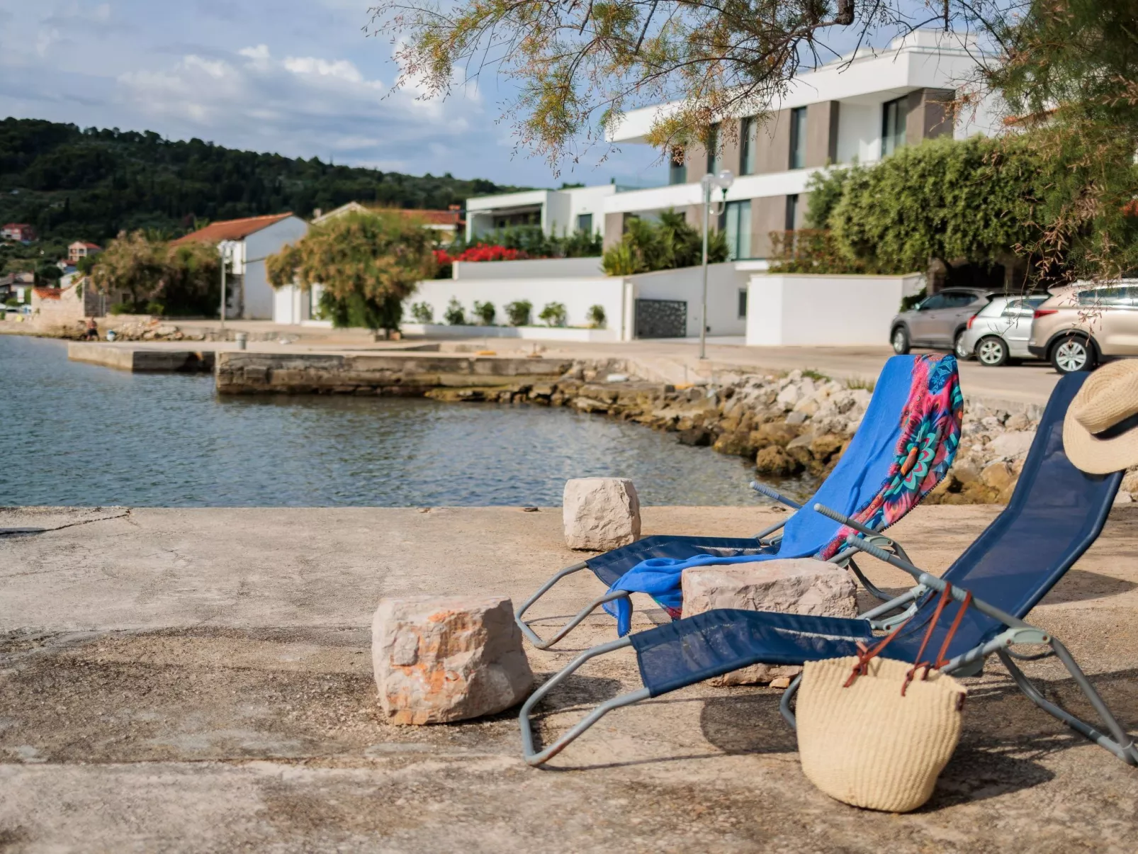 Traditionelles Steinhaus am Meer in Preko-Buiten