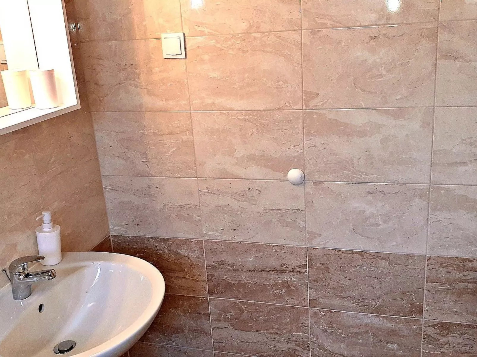 Schöne Ferienwohnung in Baska Voda mit Terrasse-Binnen