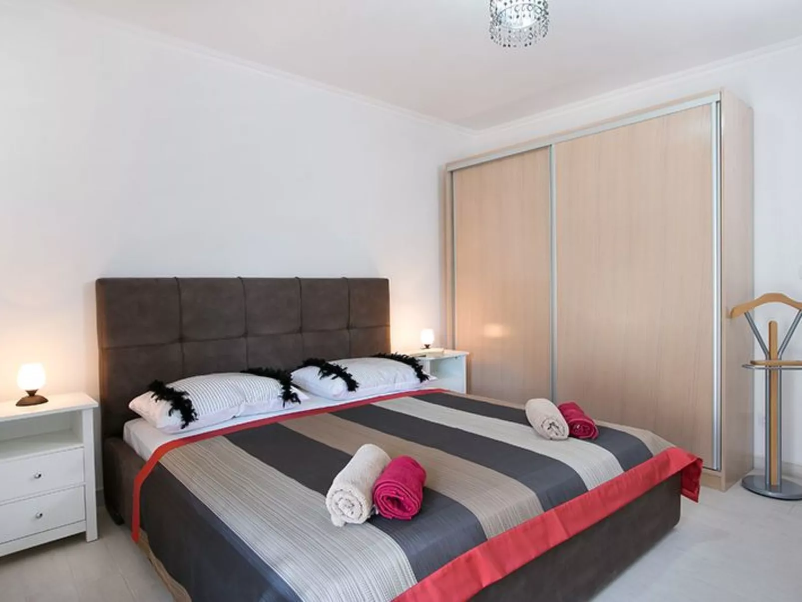 Mélanie im Erdgeschoss einer Villa in Strandnähe-Image-tags.info