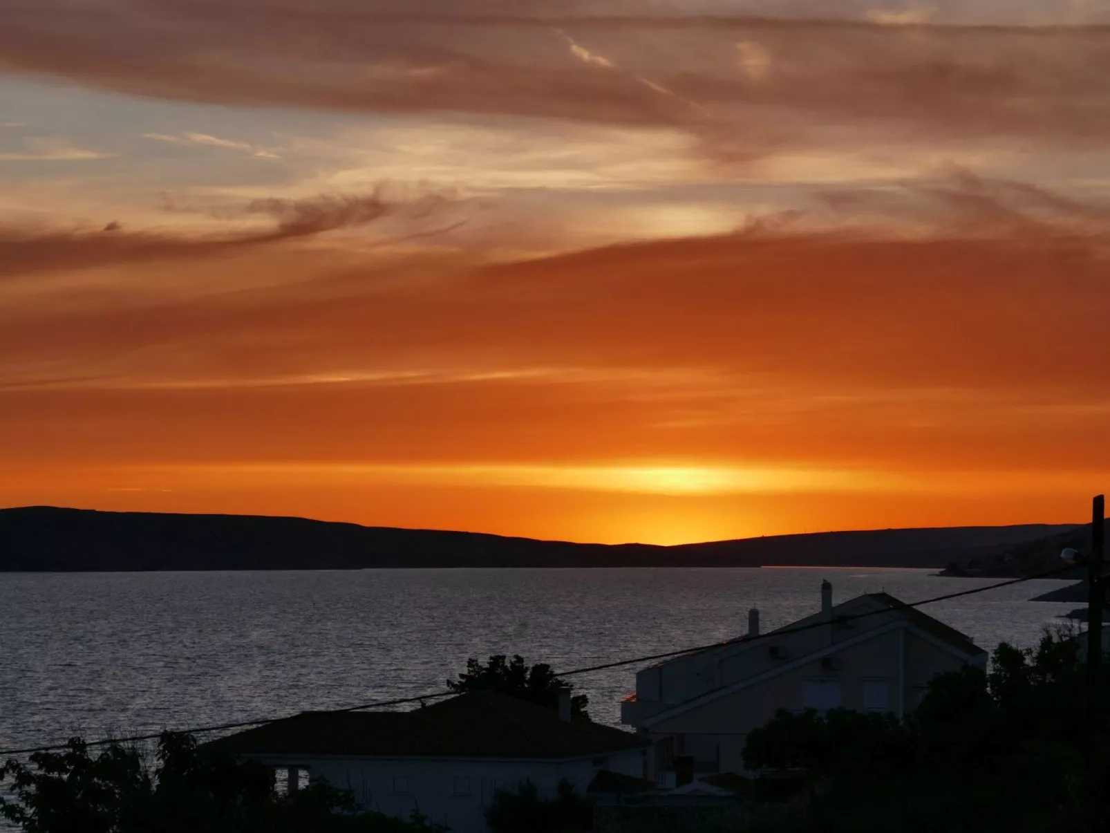 Komfortable Wohnung mit Balkon und Meerblick-Buiten
