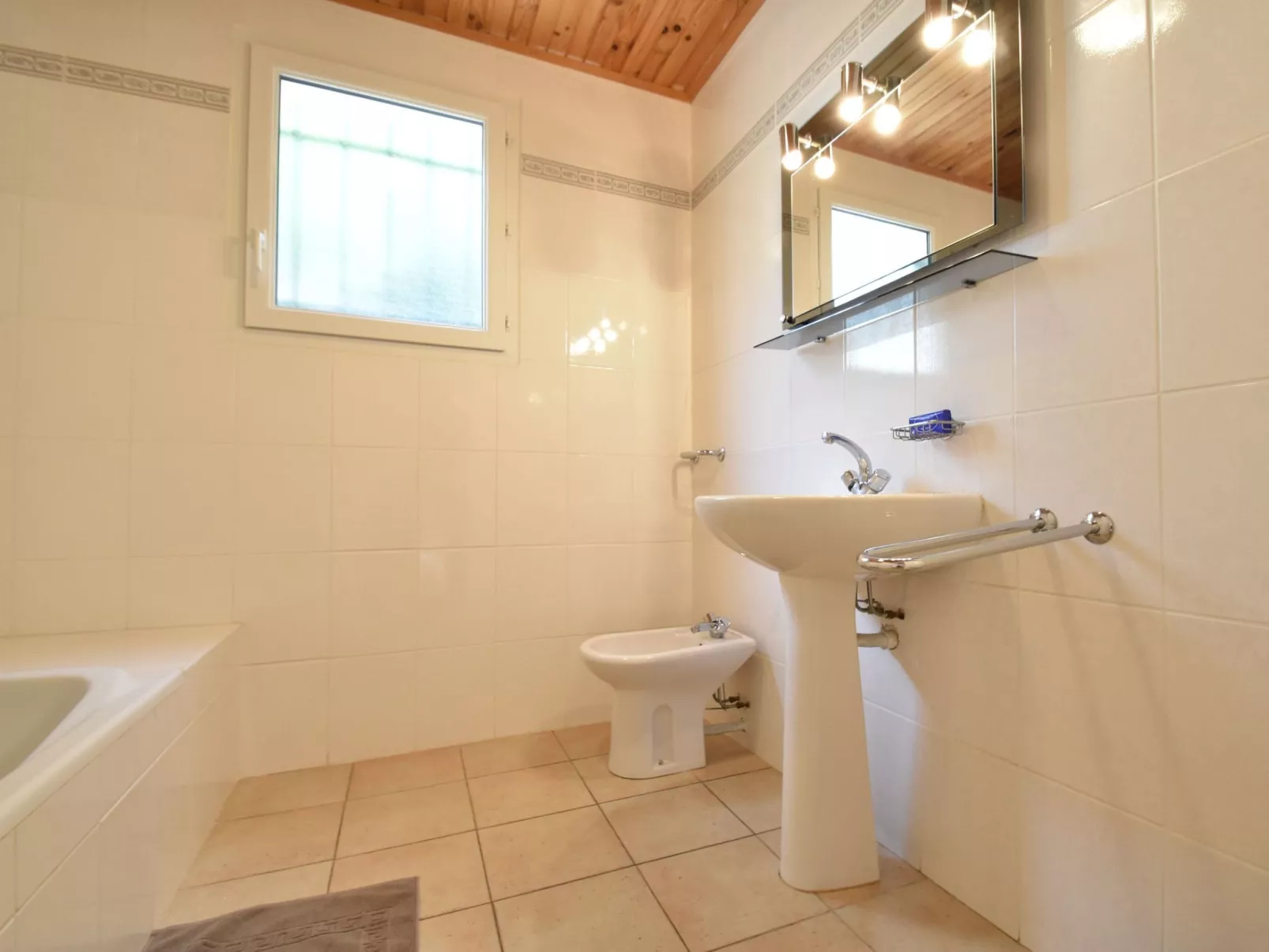 Schönes Ferienhaus mit eigenem Pool-Image-tags.info