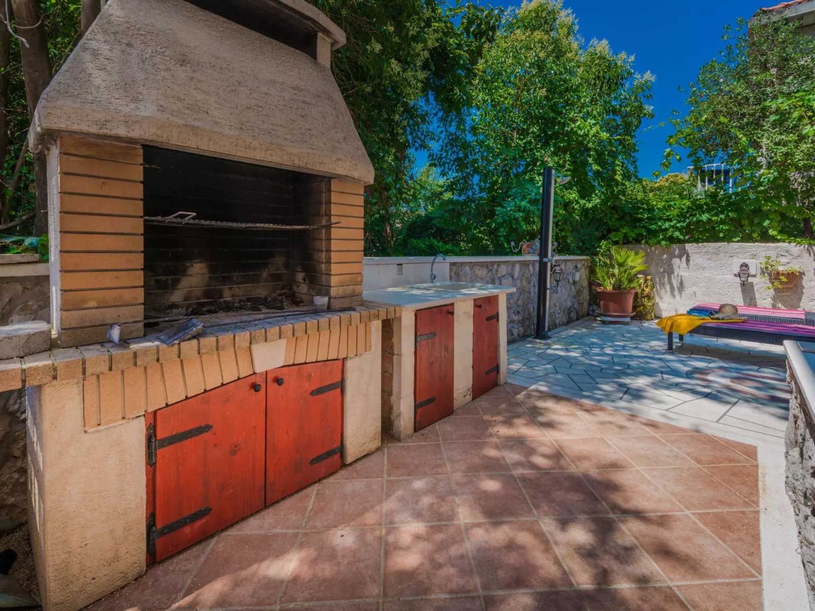 Geräumige Ferienwohnung mit eigener Terrasse-Buiten