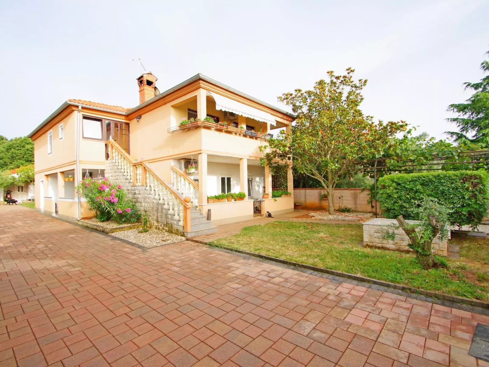 Angenehme Wohnung in Valbandon, Privatparkplatz-Buiten