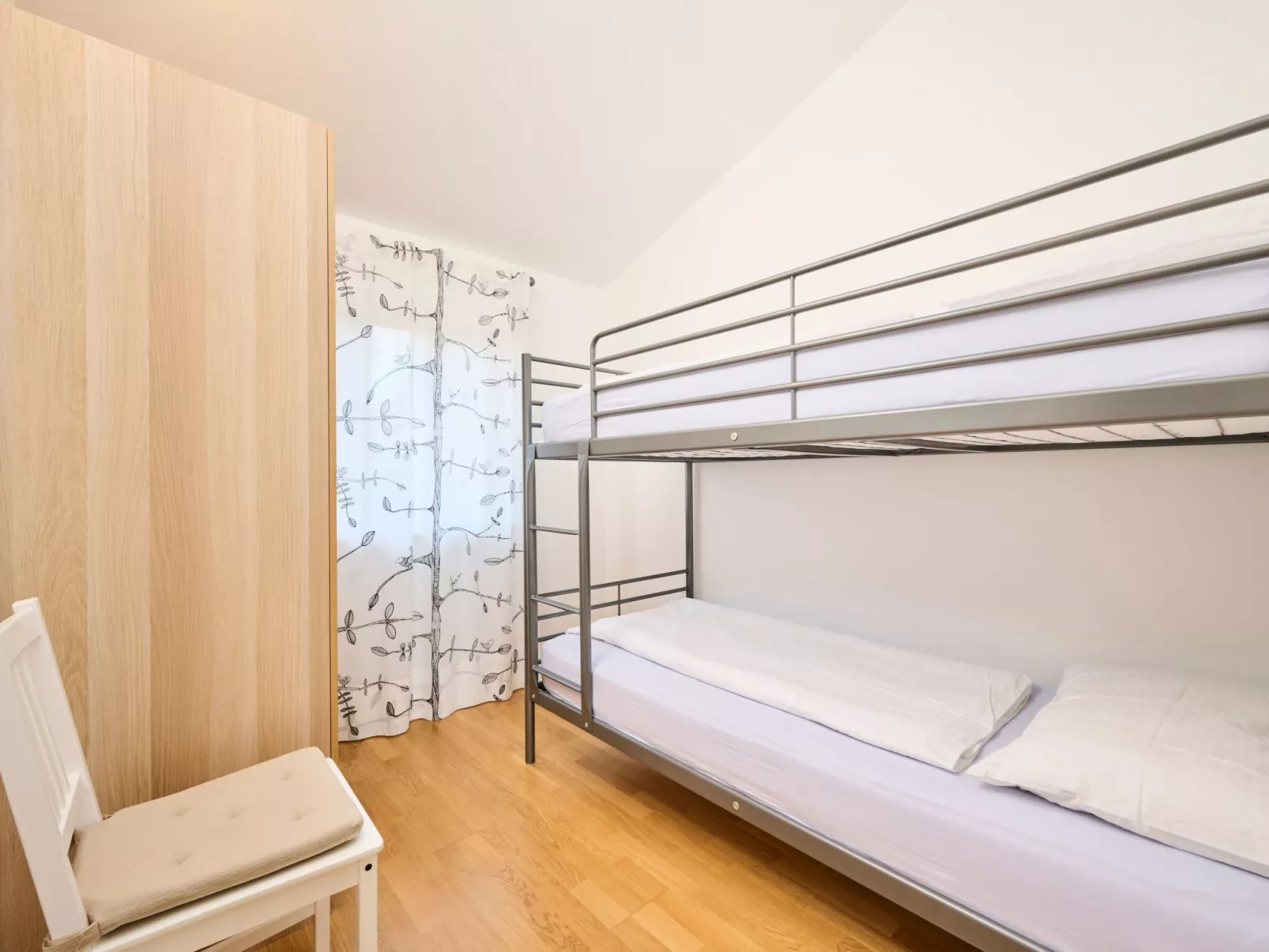 App für bis zu 6 Personen.-Binnen