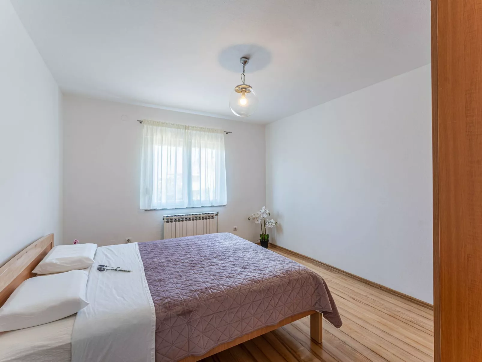 "Darko" mit Balkon-Binnen