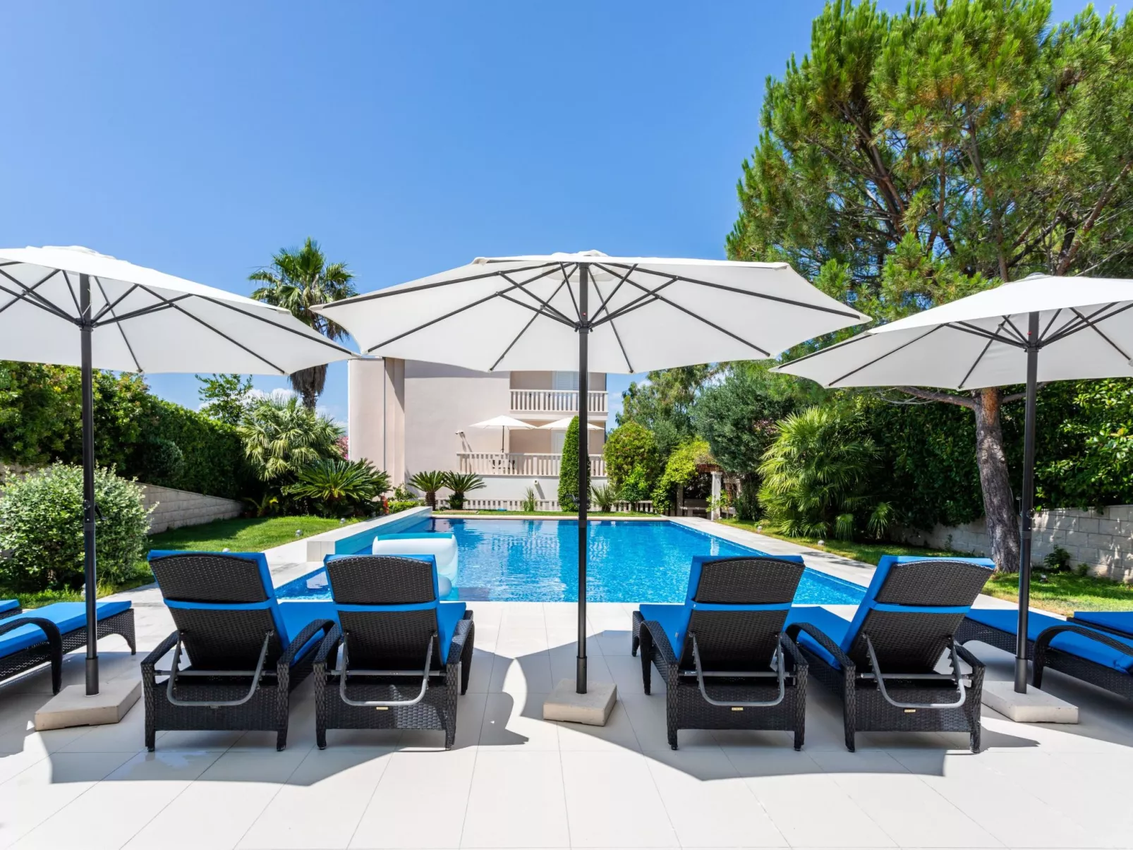 Luxuriöse Ferienwohnung mit Poolblick-Buiten