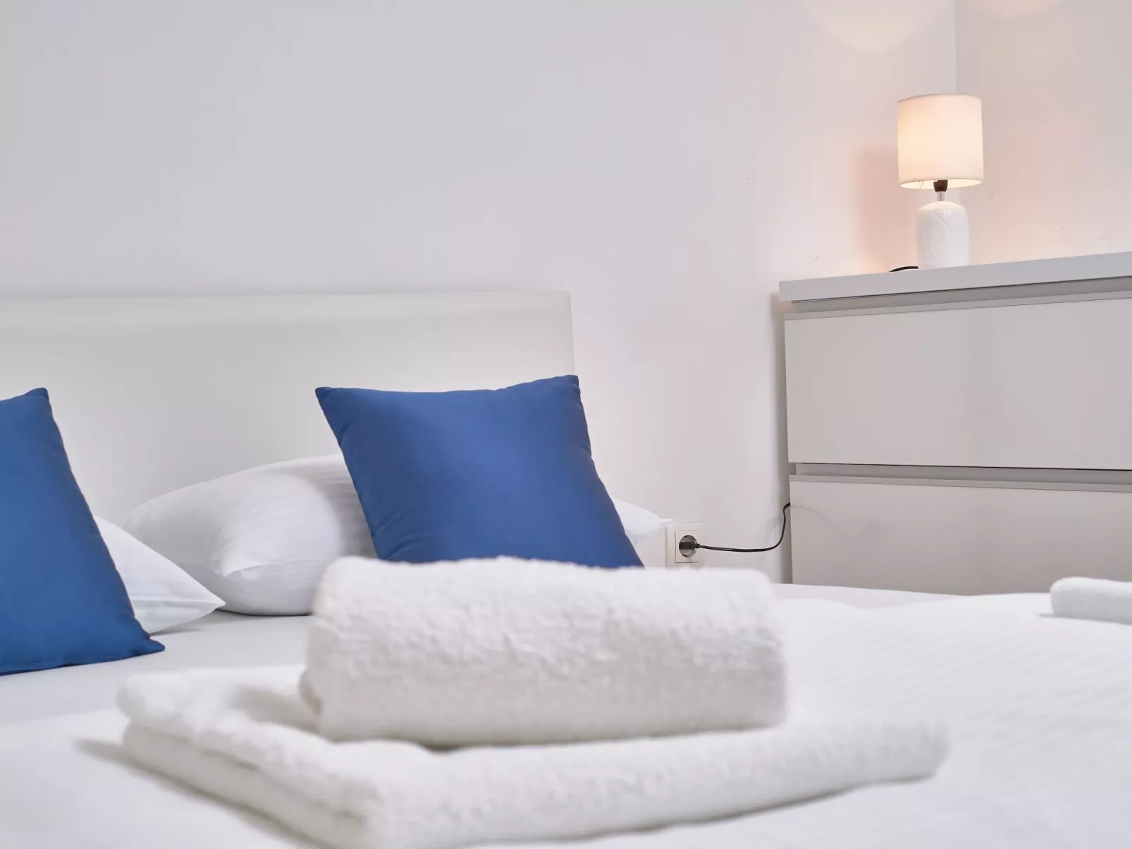 Andrea mit Stadtblick-Binnen