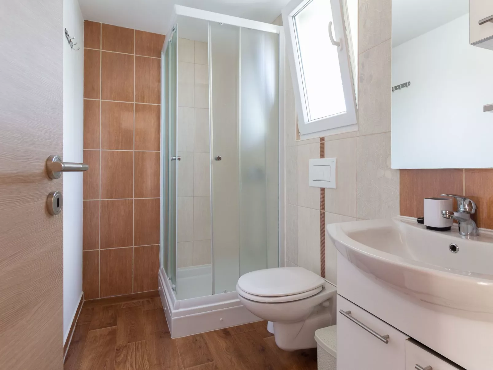 Mobilheim mit Privatparkplatz-Binnen