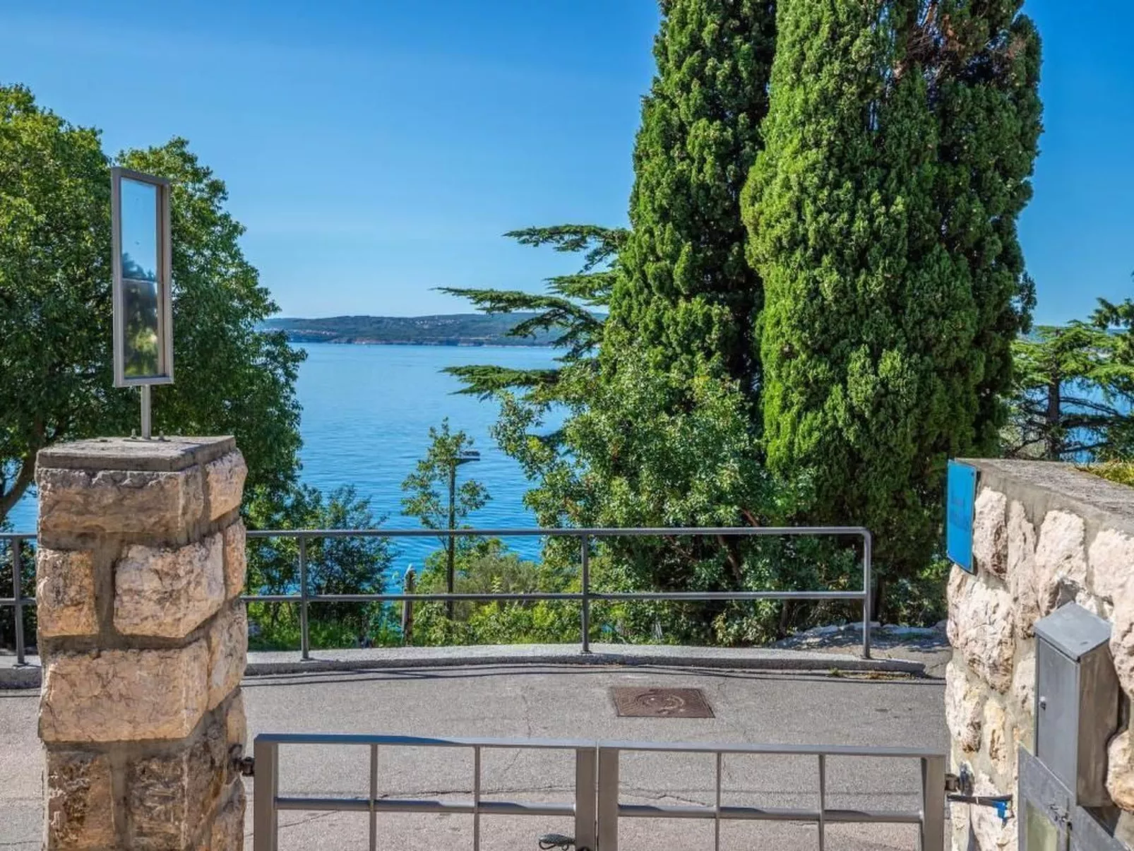 In Dramalj mit Kleiner Terrasse-Buiten