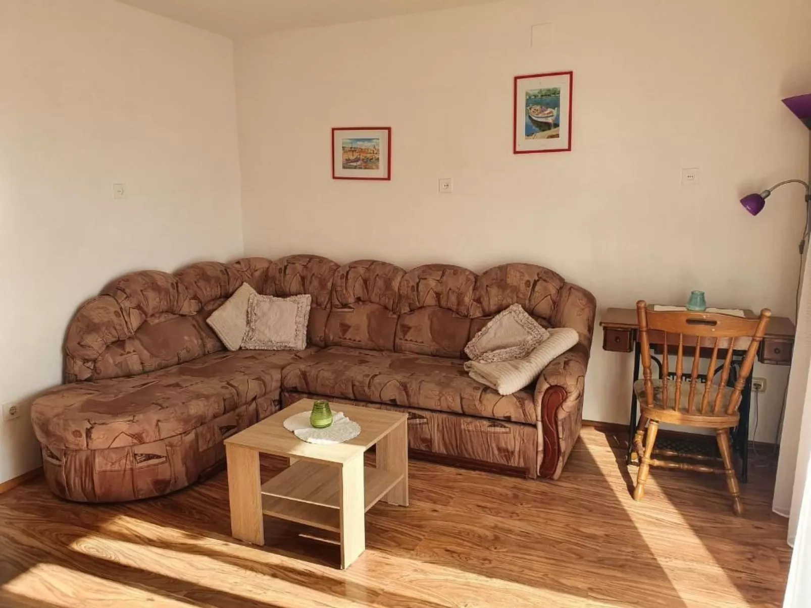 "Nikica" mit Blick auf das Meer-Binnen