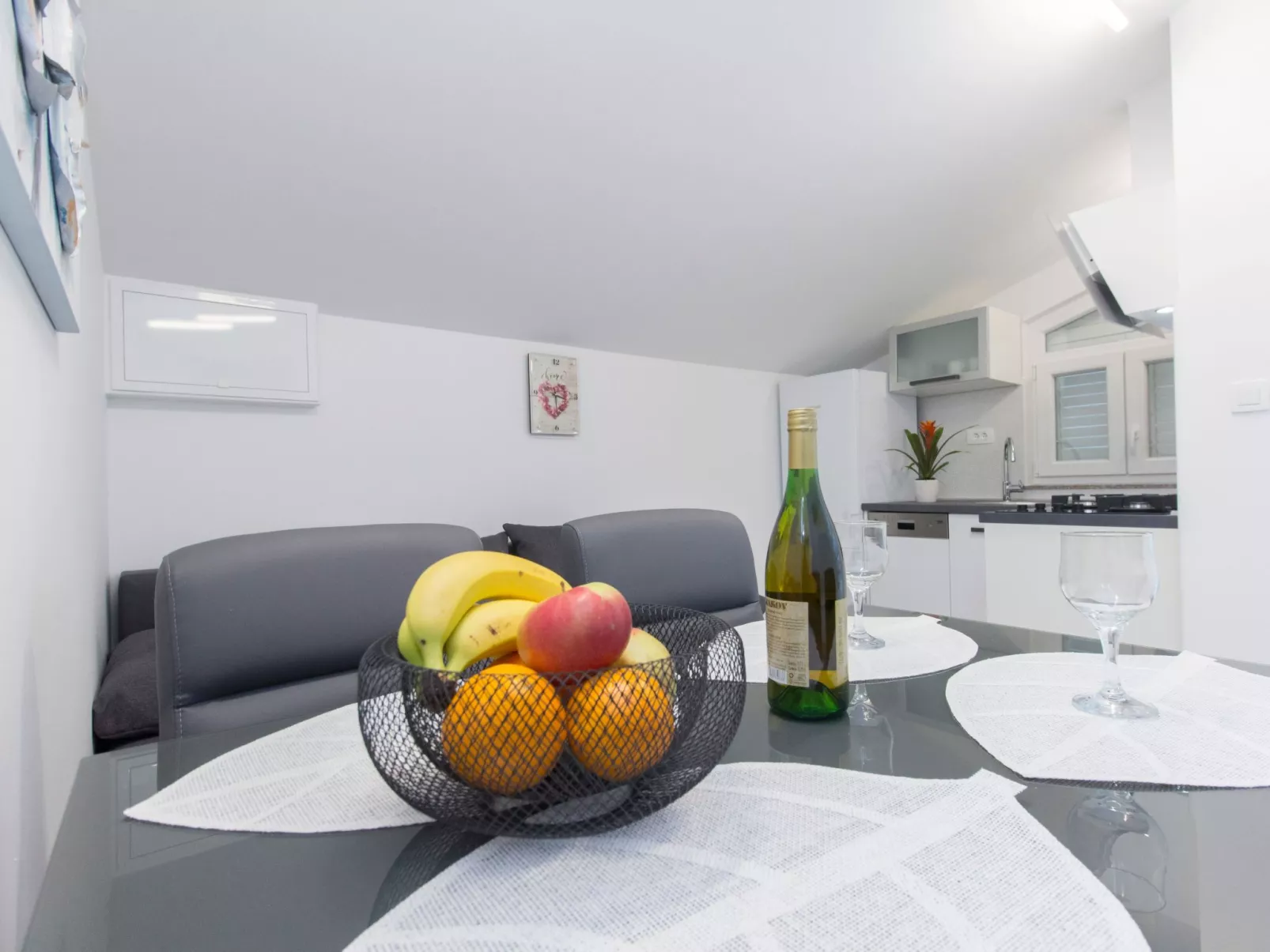 Wohnung mit Blick auf das Wasser-Image-tags.info