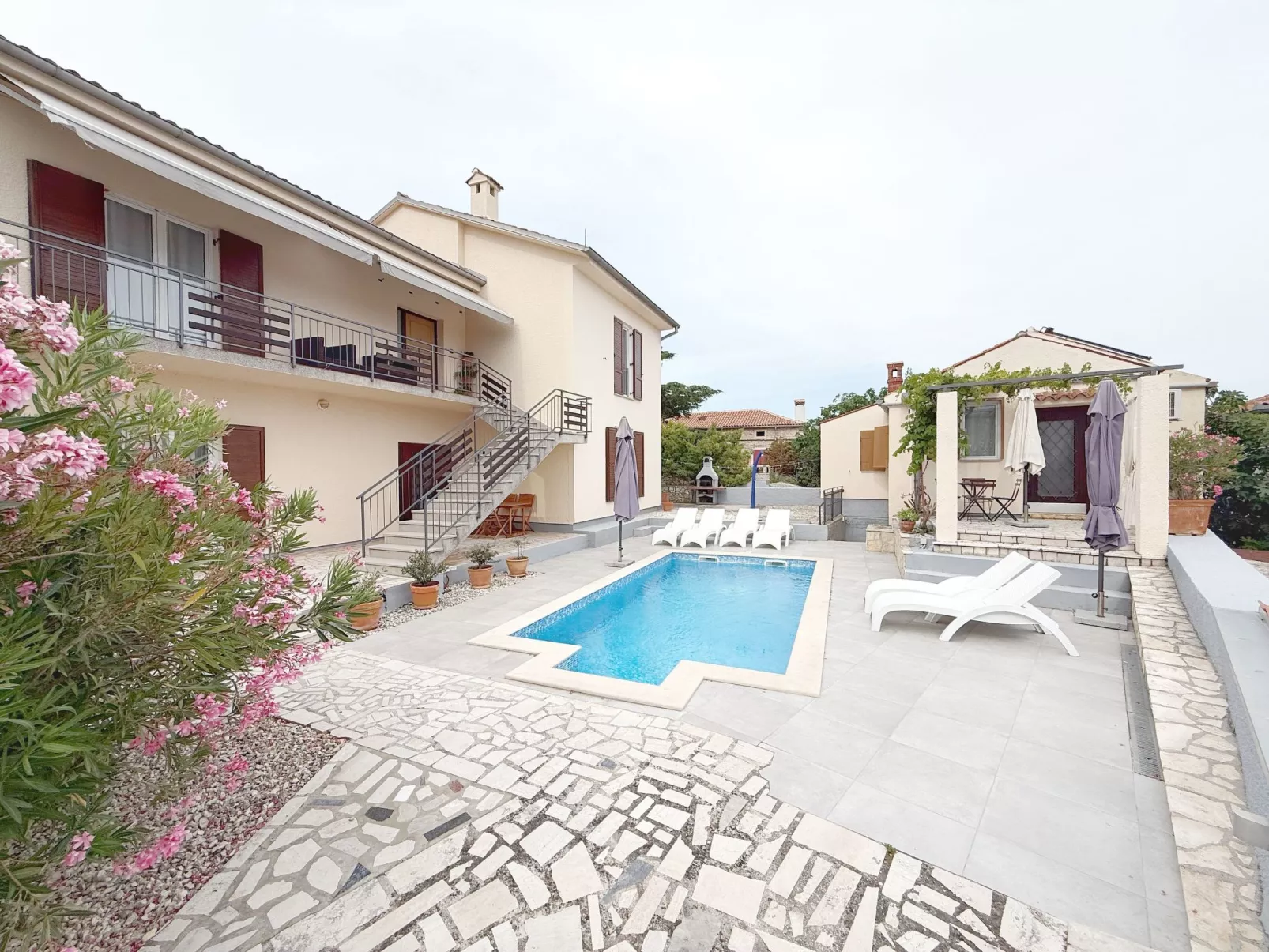 LacoDeLama mini resort - Wohnung Pina mit Pool-Buiten