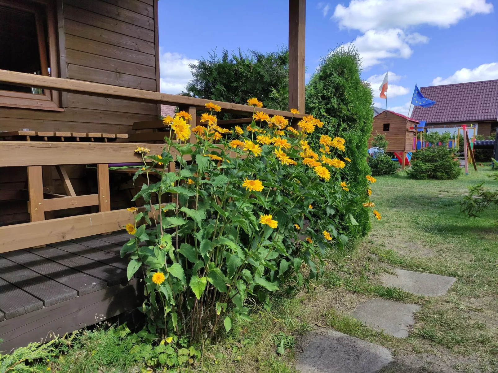 Modernes Ferienhaus in Biebrowo mit Grill, Garten und Terrasse-Buiten