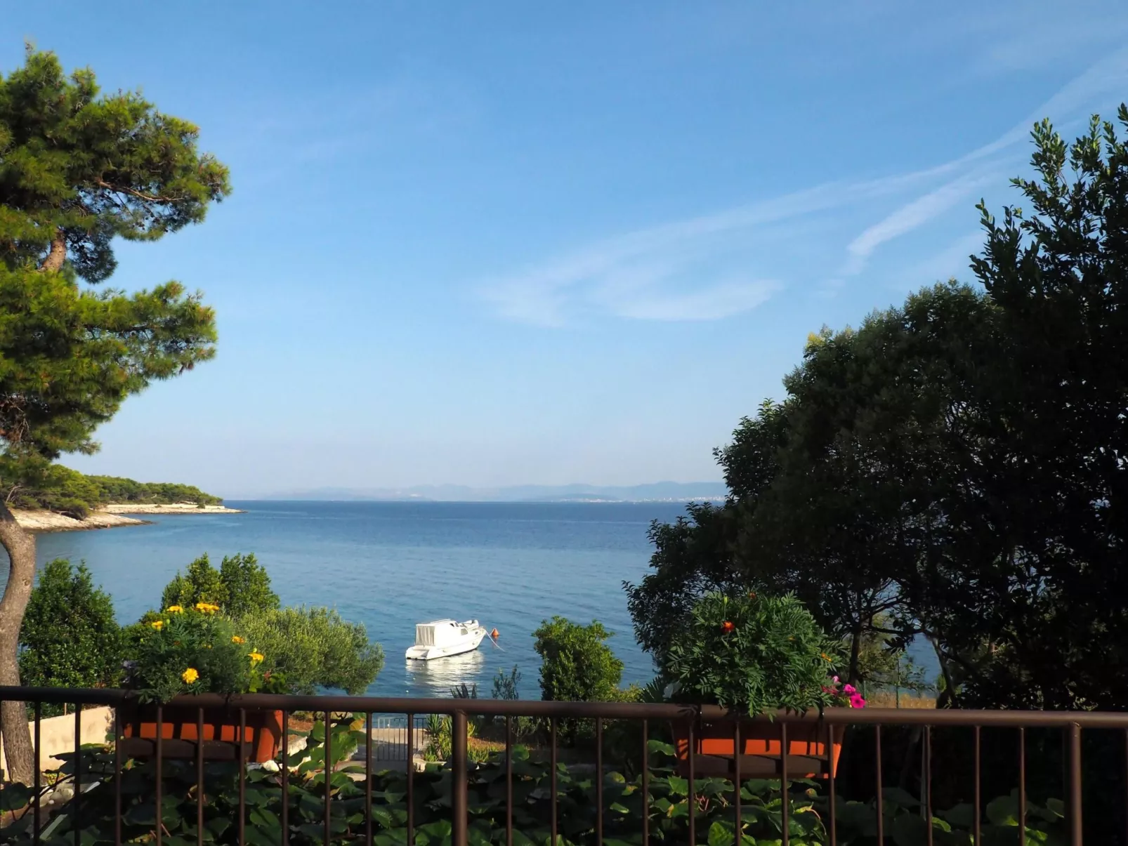 Strandnahe Ferienwohnung mit großer Terrasse-Buiten