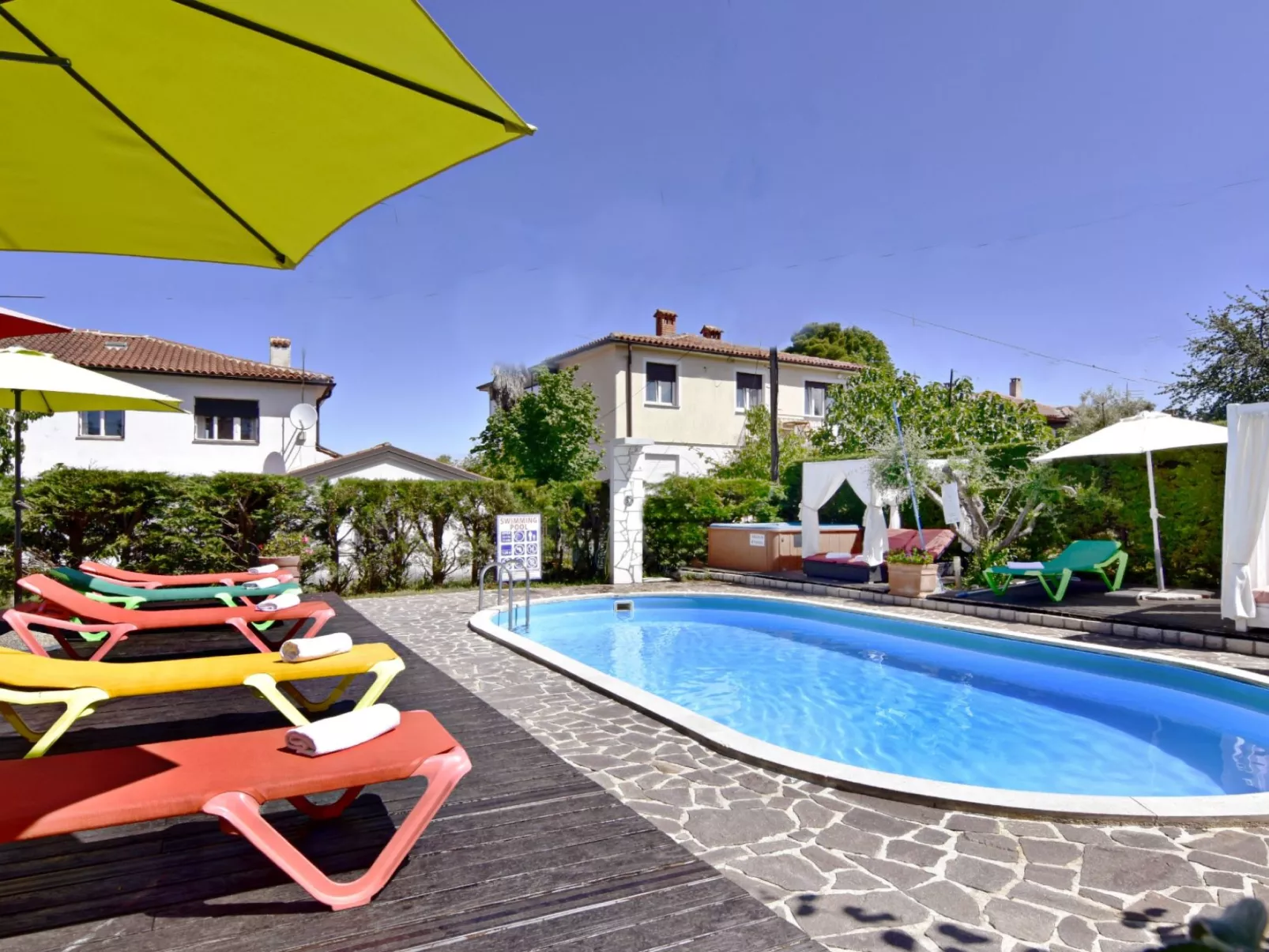 Apartment Nika1 Umag mit Pool und Whirlpool 400 Meter vom Strand entfernt - Buiten