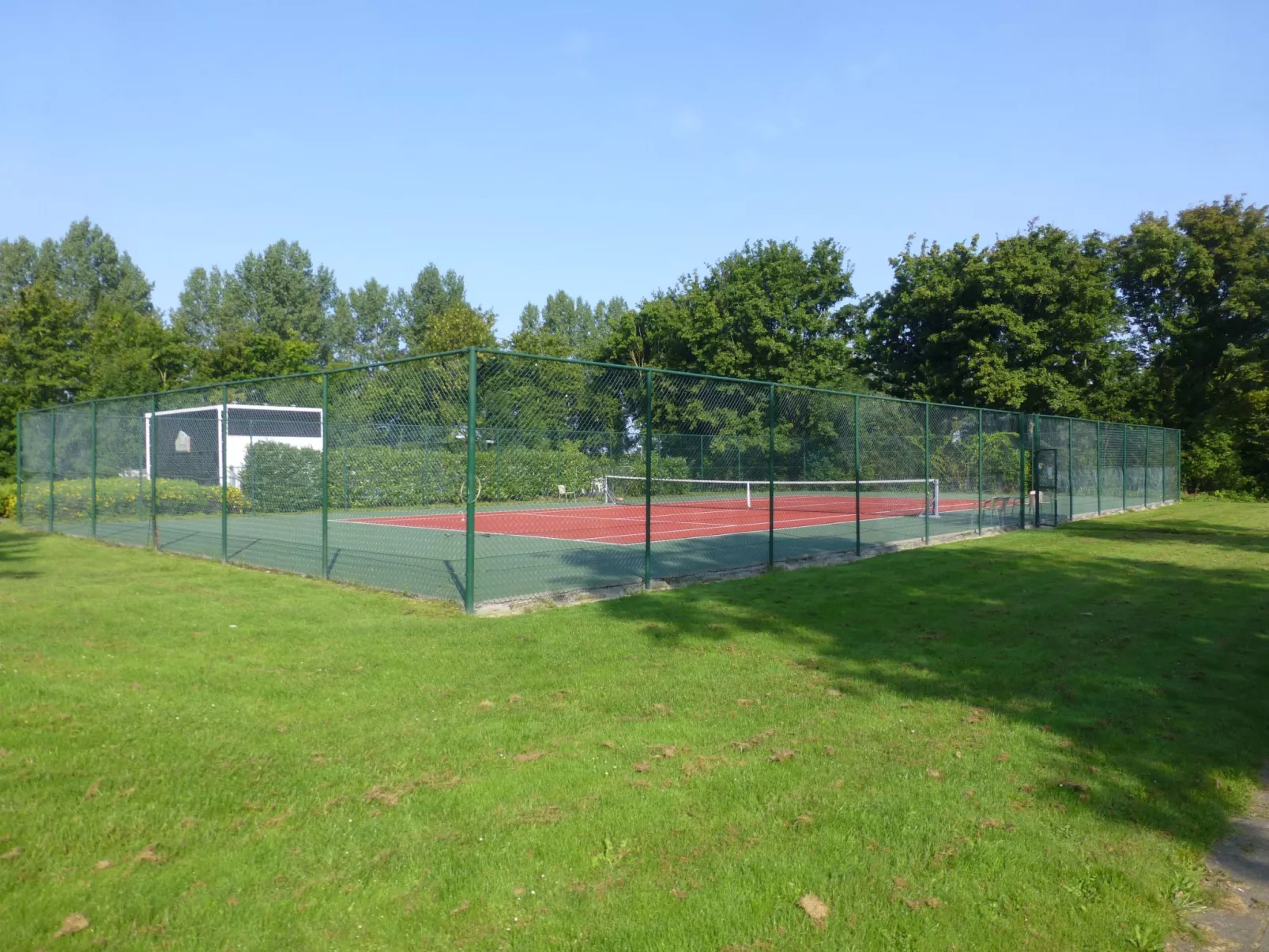 Neuer schöner Bungalow-Buiten