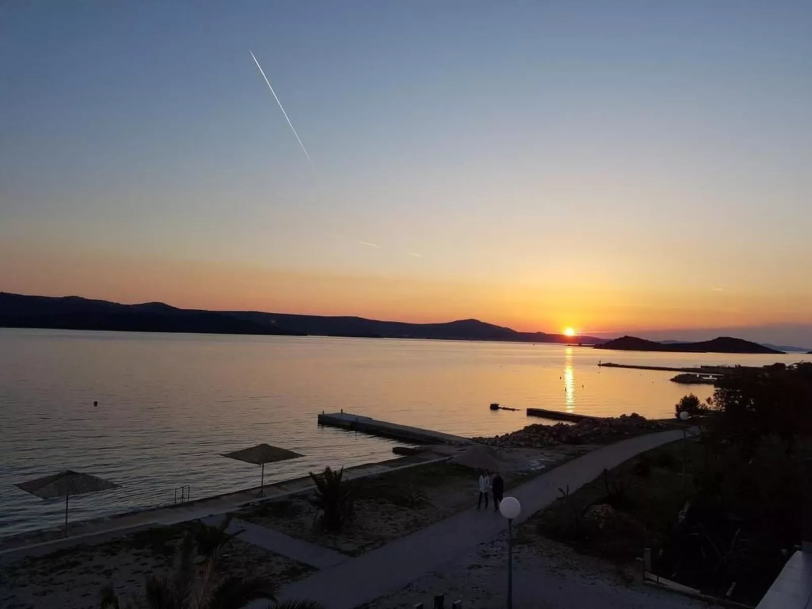 Wohnung in Turanj mit Grill-Buiten