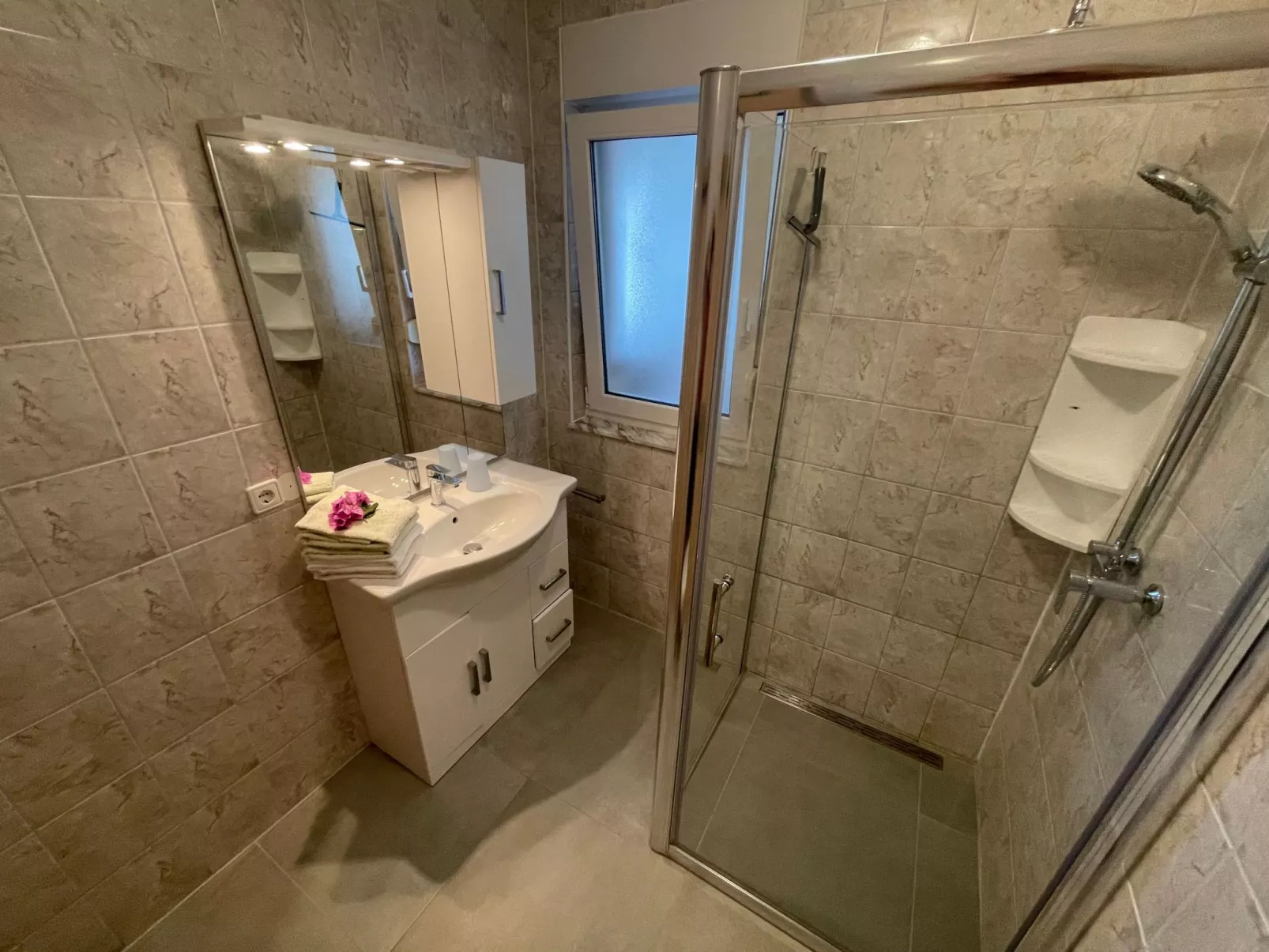 Delfin-Image-tags.info