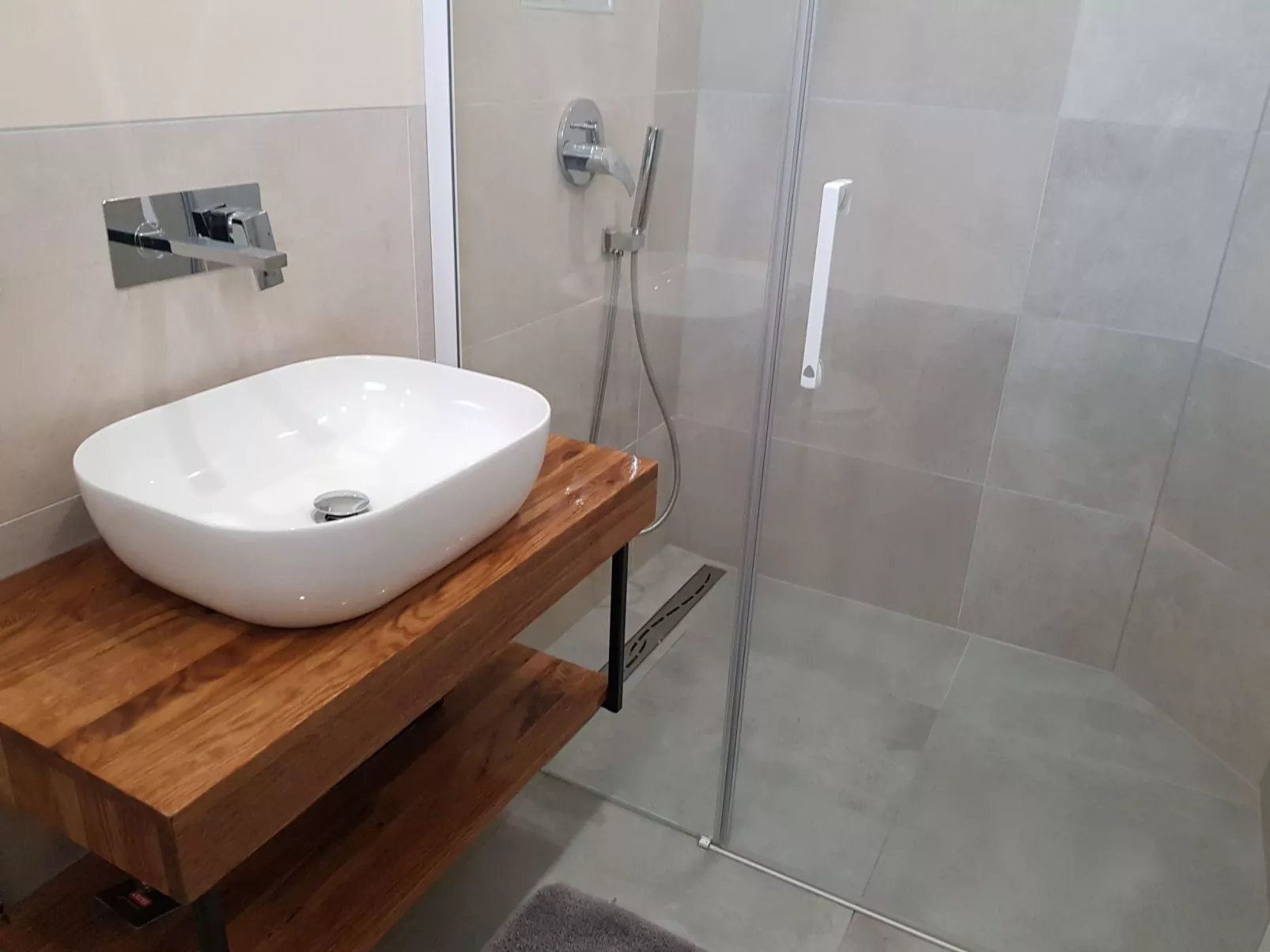 Mit privatem Pool in Ruhiger lage.-Binnen