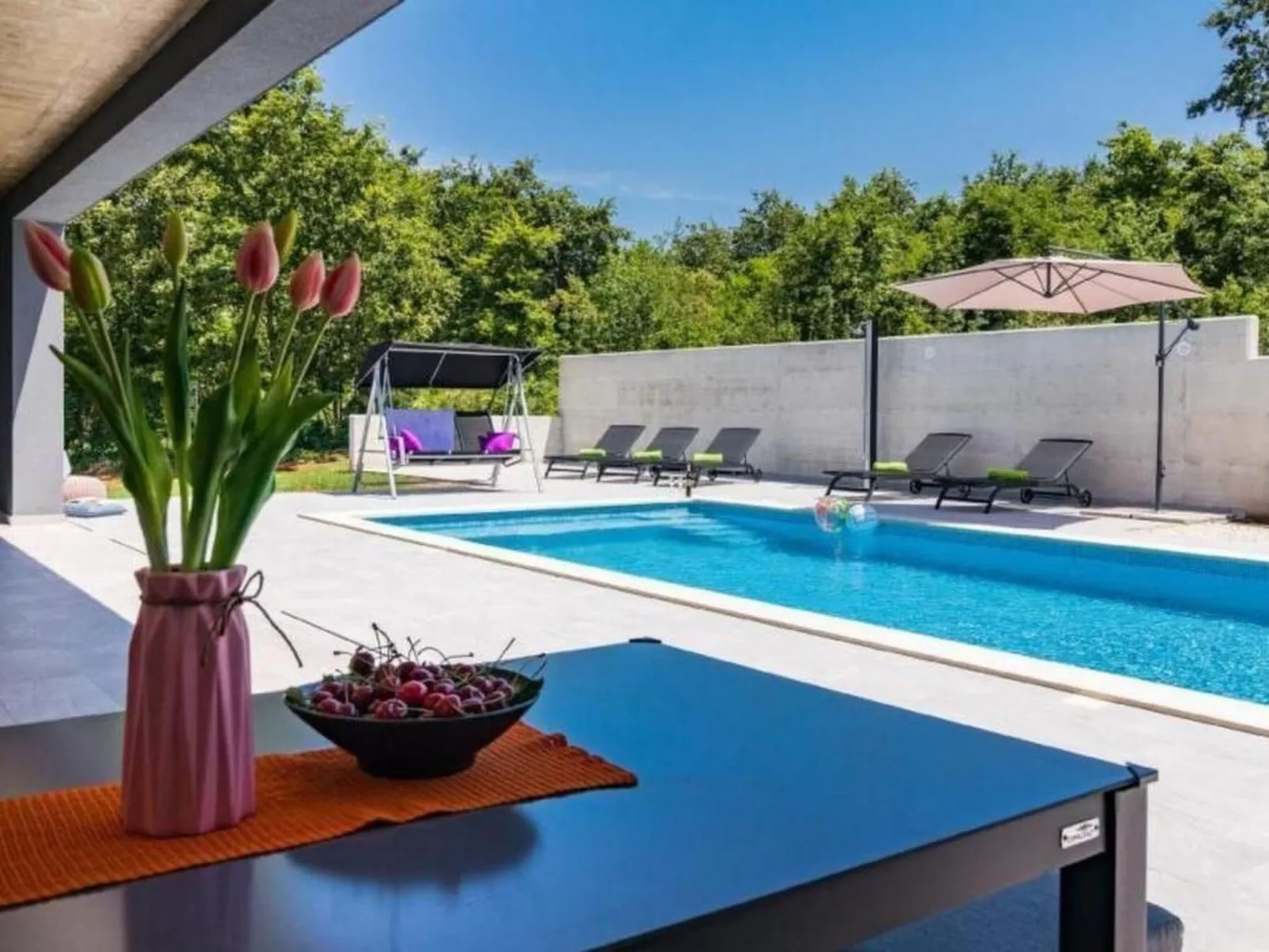 Villa Sanivaro mit beheiztem Pool und Whirlpool-Buiten